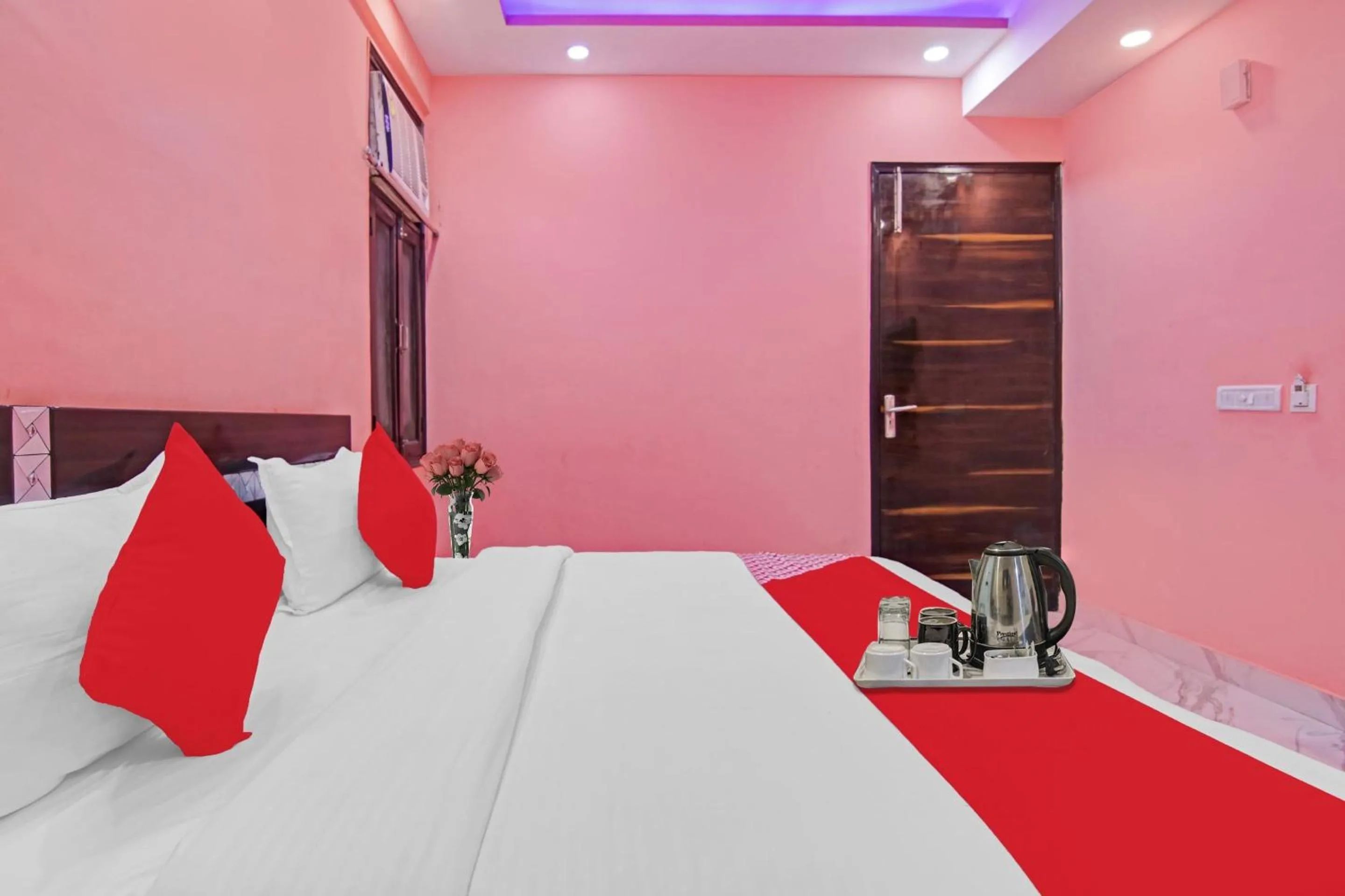 Bedroom, Bed in Super Hotel O Rishabh Inn