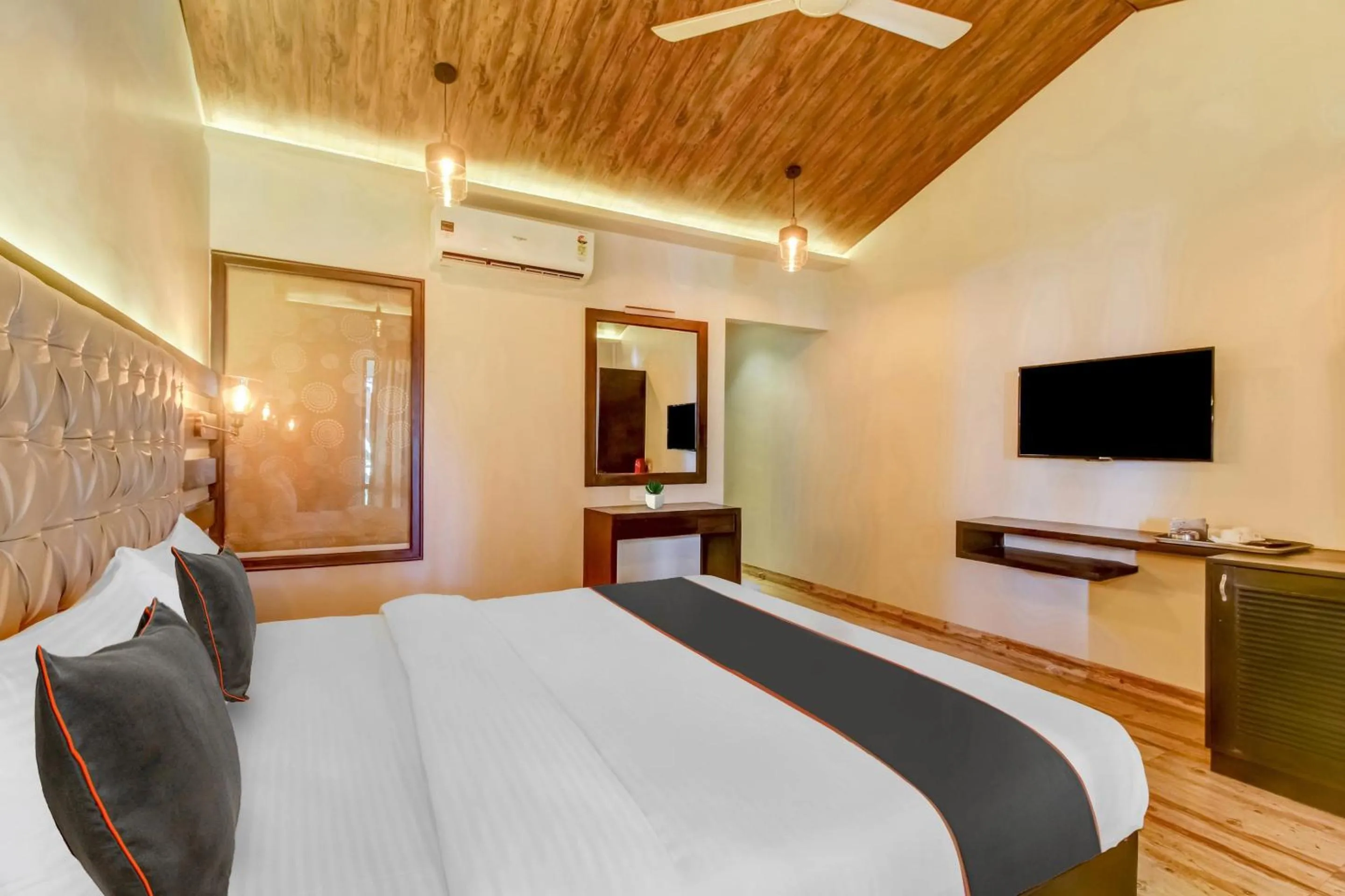 Bedroom, Bed in Capital O Coco Farm Resort