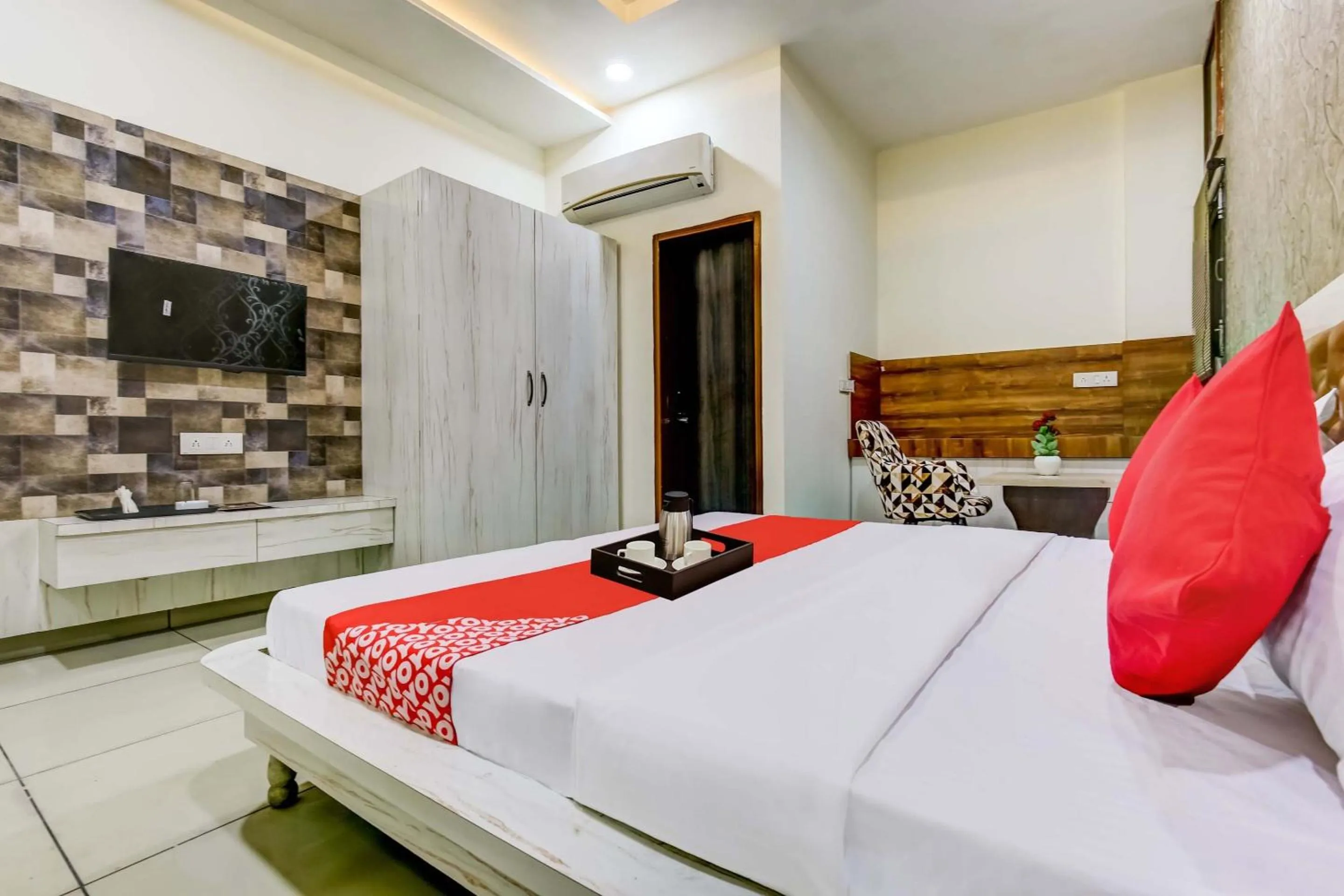 Bedroom, Bed in Hotel O Sky Land