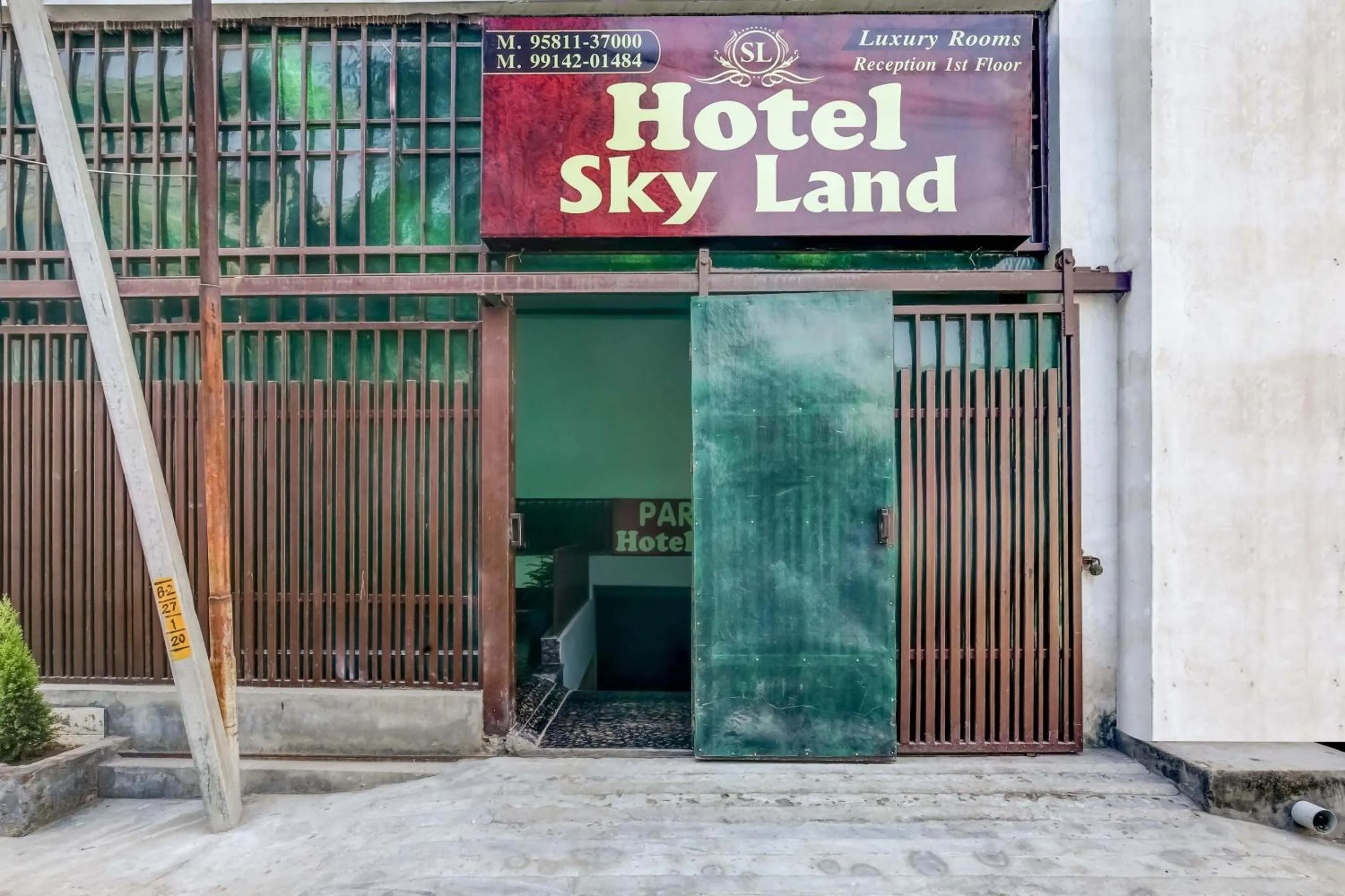 Facade/entrance in Hotel O Sky Land