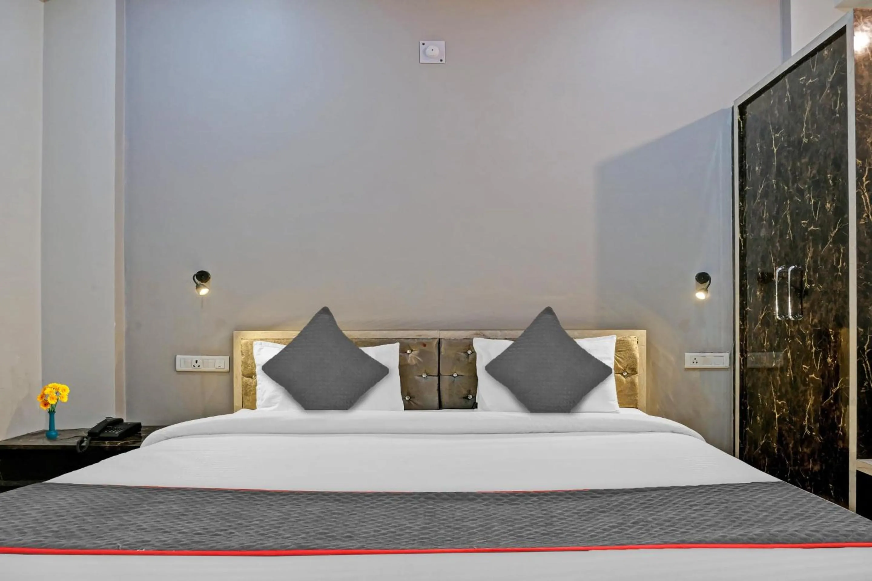 Bedroom, Bed in Hotel O Navneeta Grand