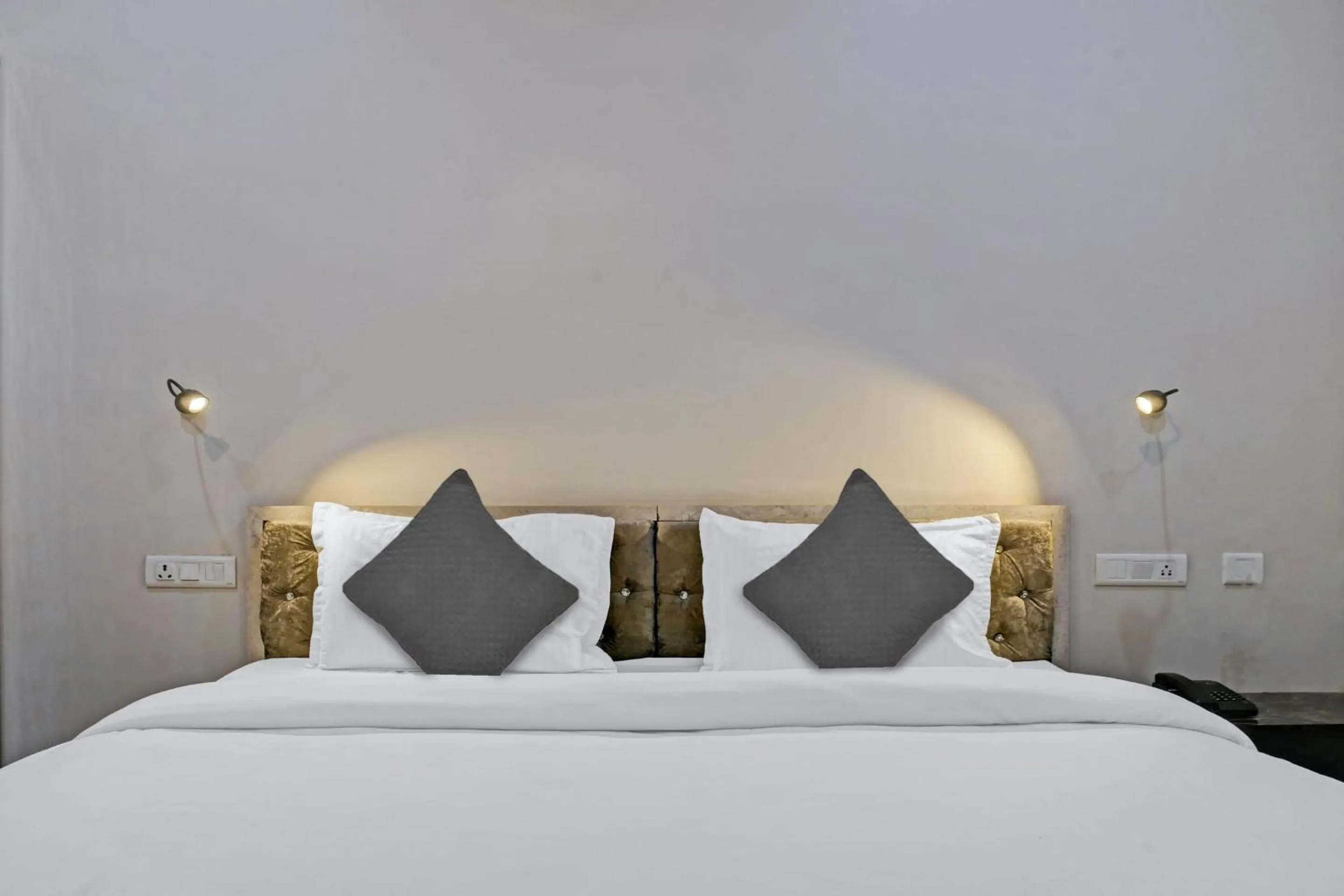 Bedroom, Bed in Hotel O Navneeta Grand