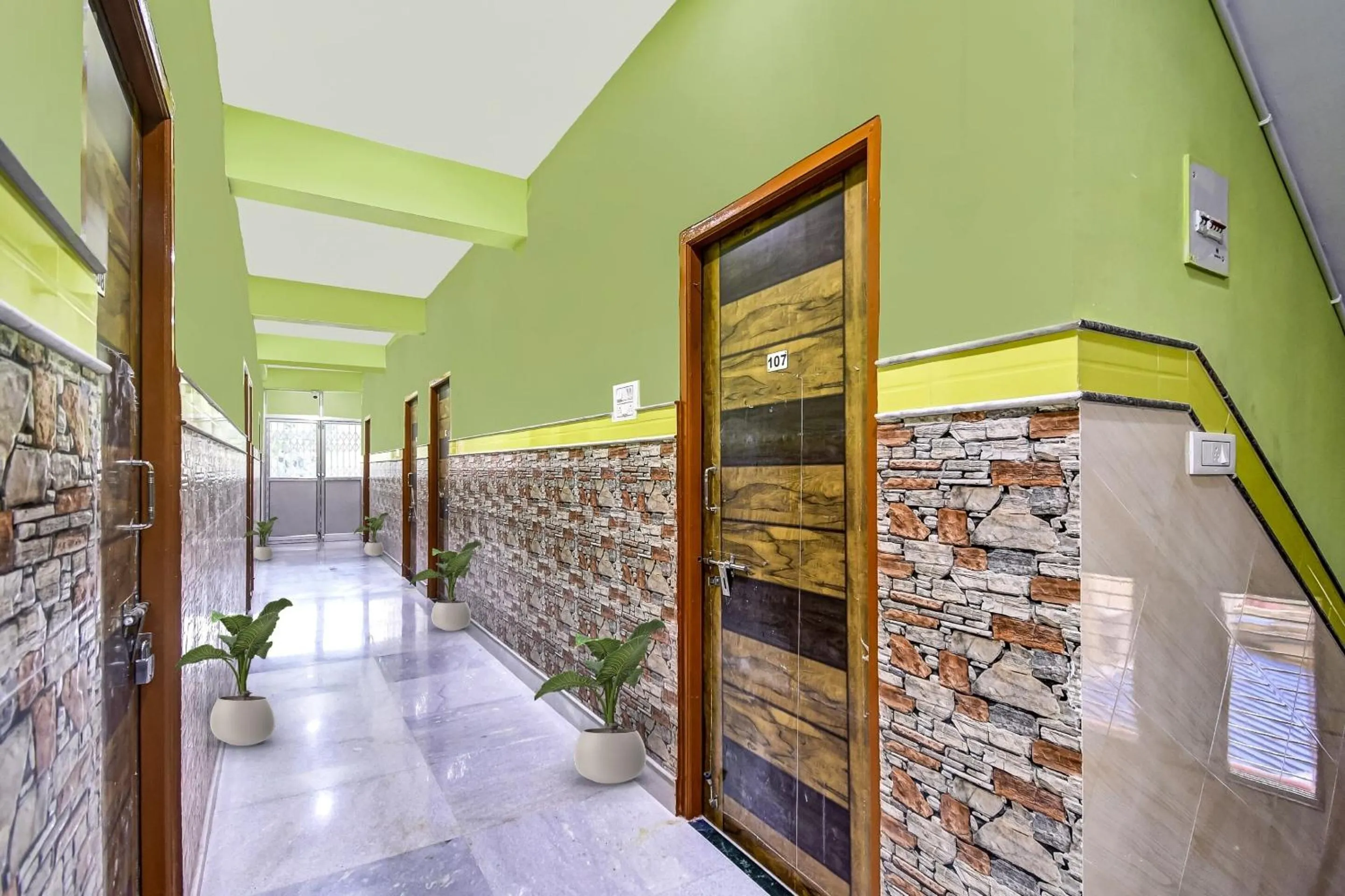 Facade/entrance in Hotel O Singh Guest House