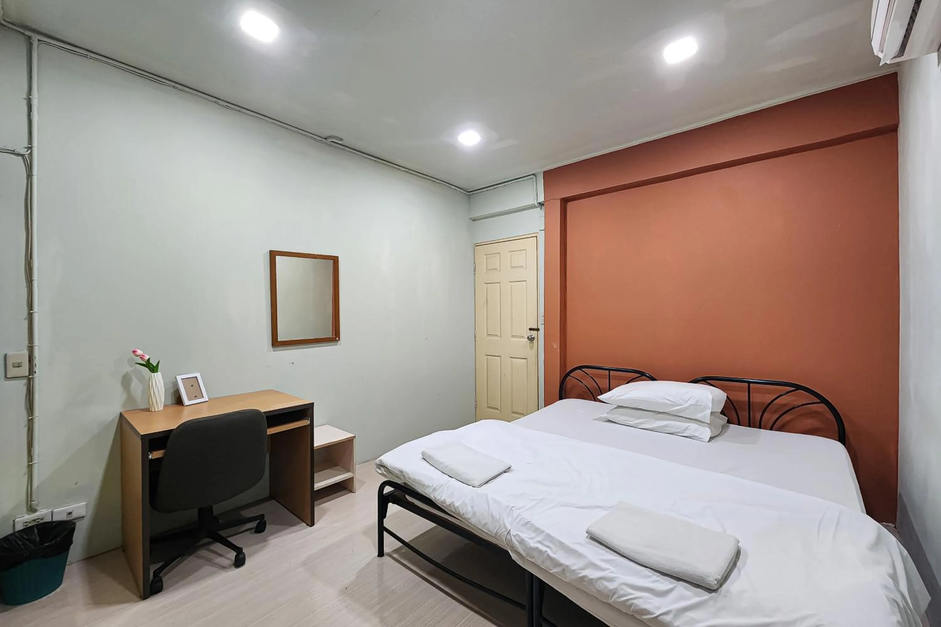 Photo of the whole room, Bed in Freesia Saladaeng Silom Apartments