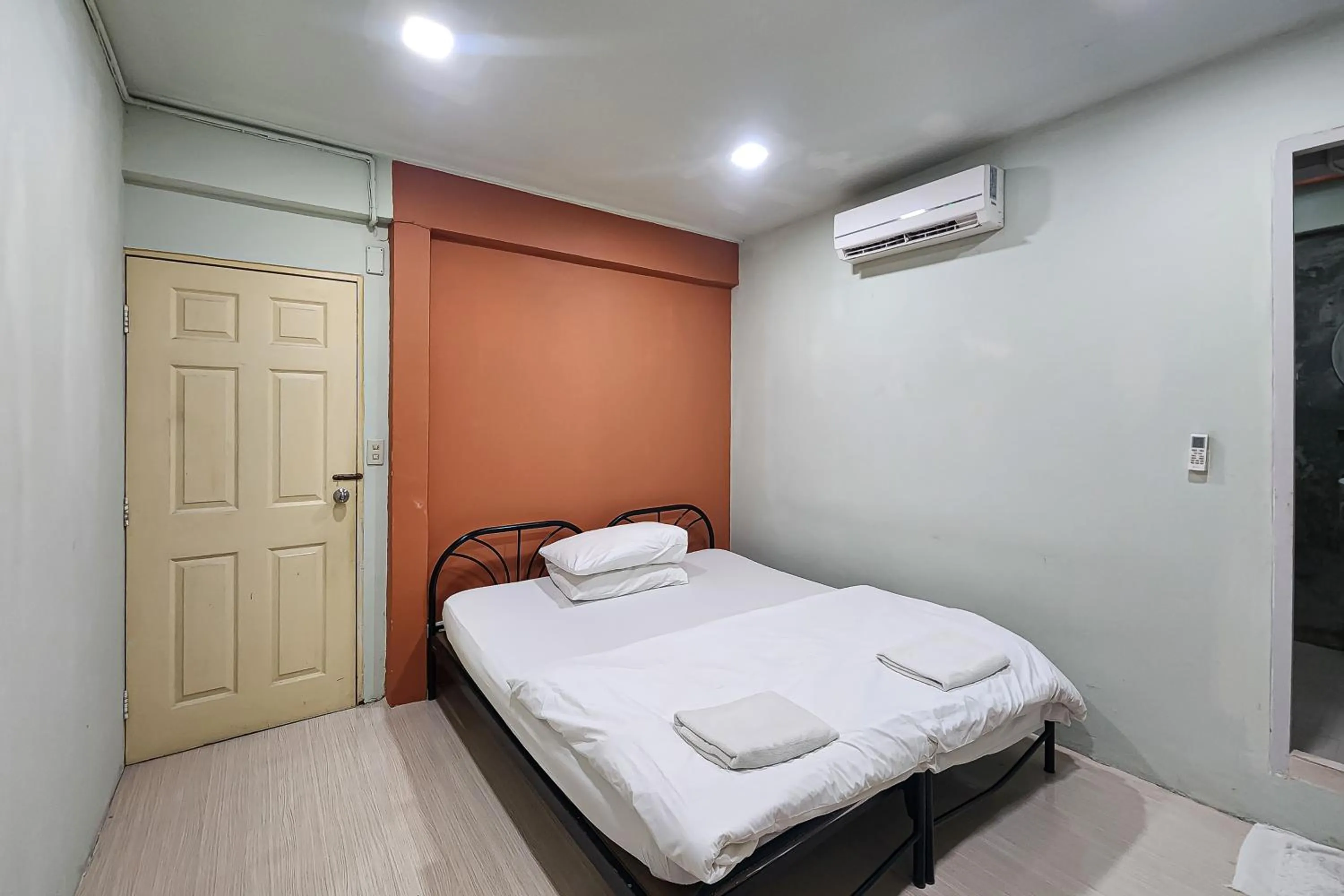 Photo of the whole room, Bed in Freesia Saladaeng Silom Apartments