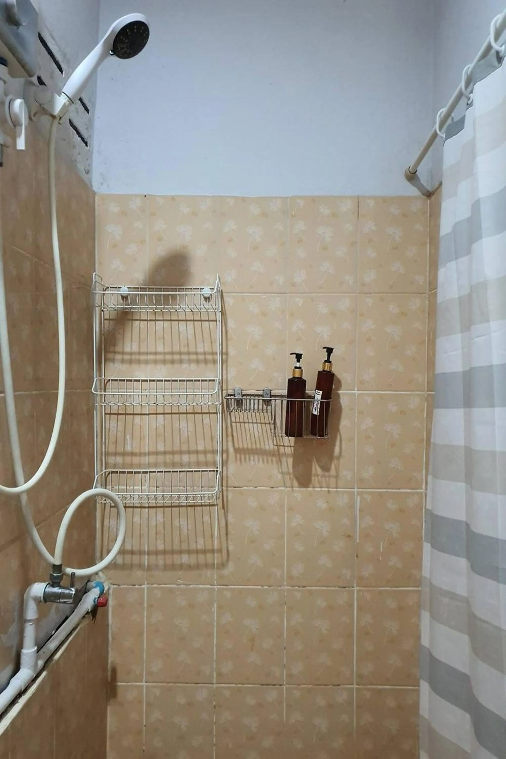 Shower in Freesia Saladaeng Silom Apartments