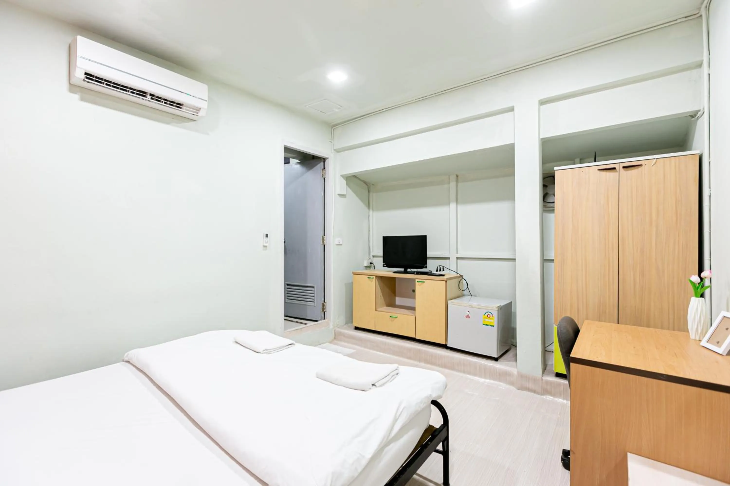 Photo of the whole room, Bed in Freesia Saladaeng Silom Apartments