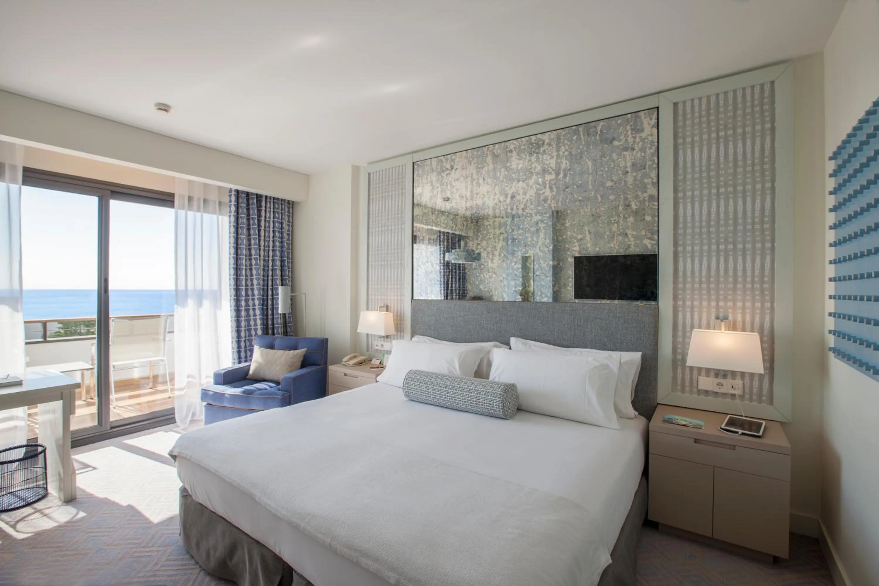 Bedroom, Bed in Eurostars Sitges