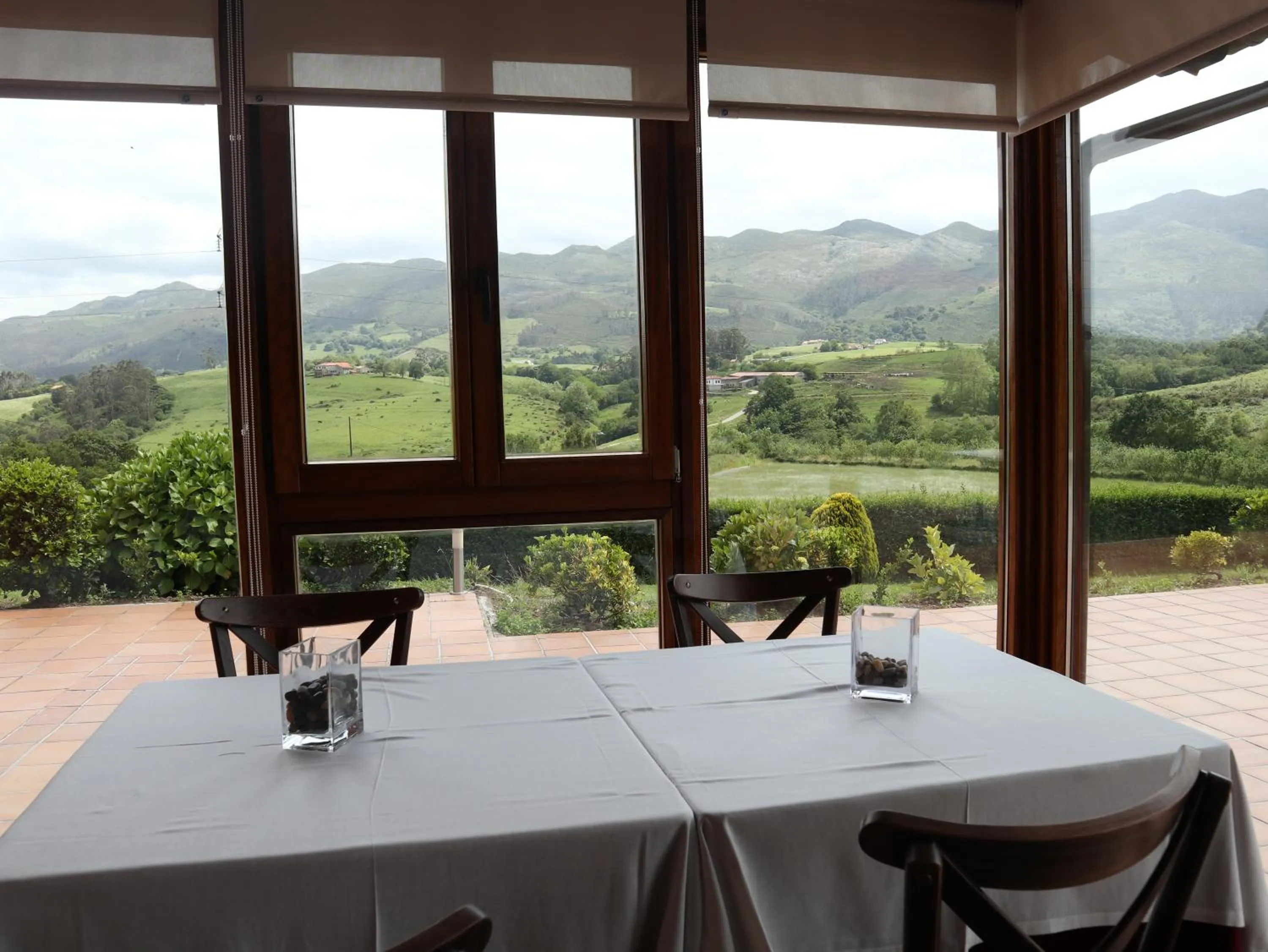 Restaurant/places to eat in Hotel Puerta Del Oriente