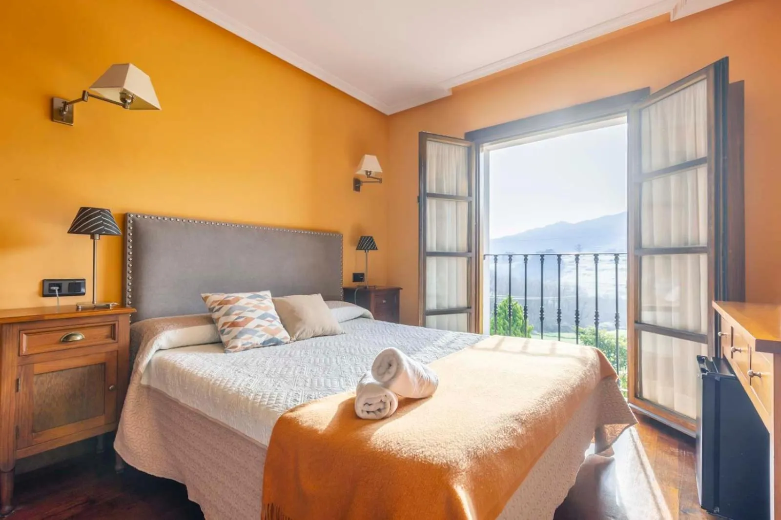 Bedroom, Bed in Hotel Puerta Del Oriente