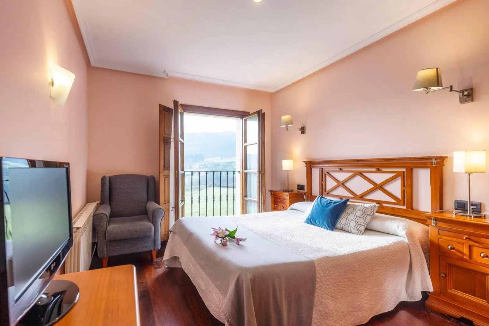 Bedroom, Bed in Hotel Puerta Del Oriente