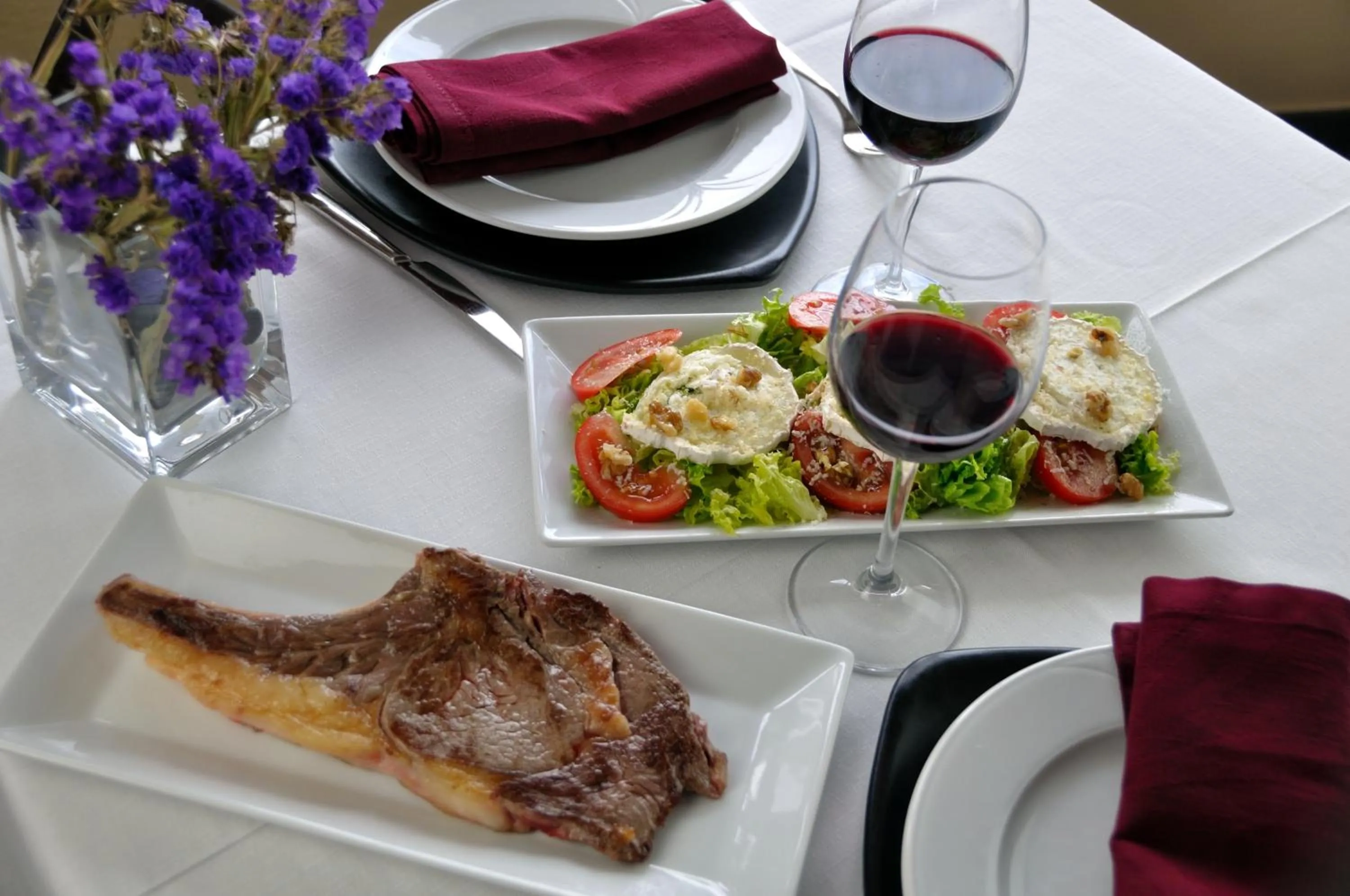 Restaurant/places to eat in Hotel Puerta Del Oriente