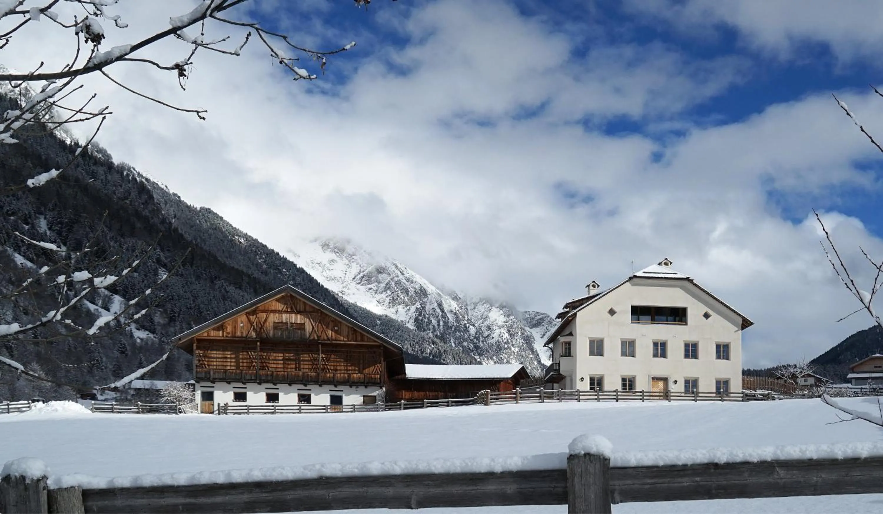 Property building in Halbwöhrerhof