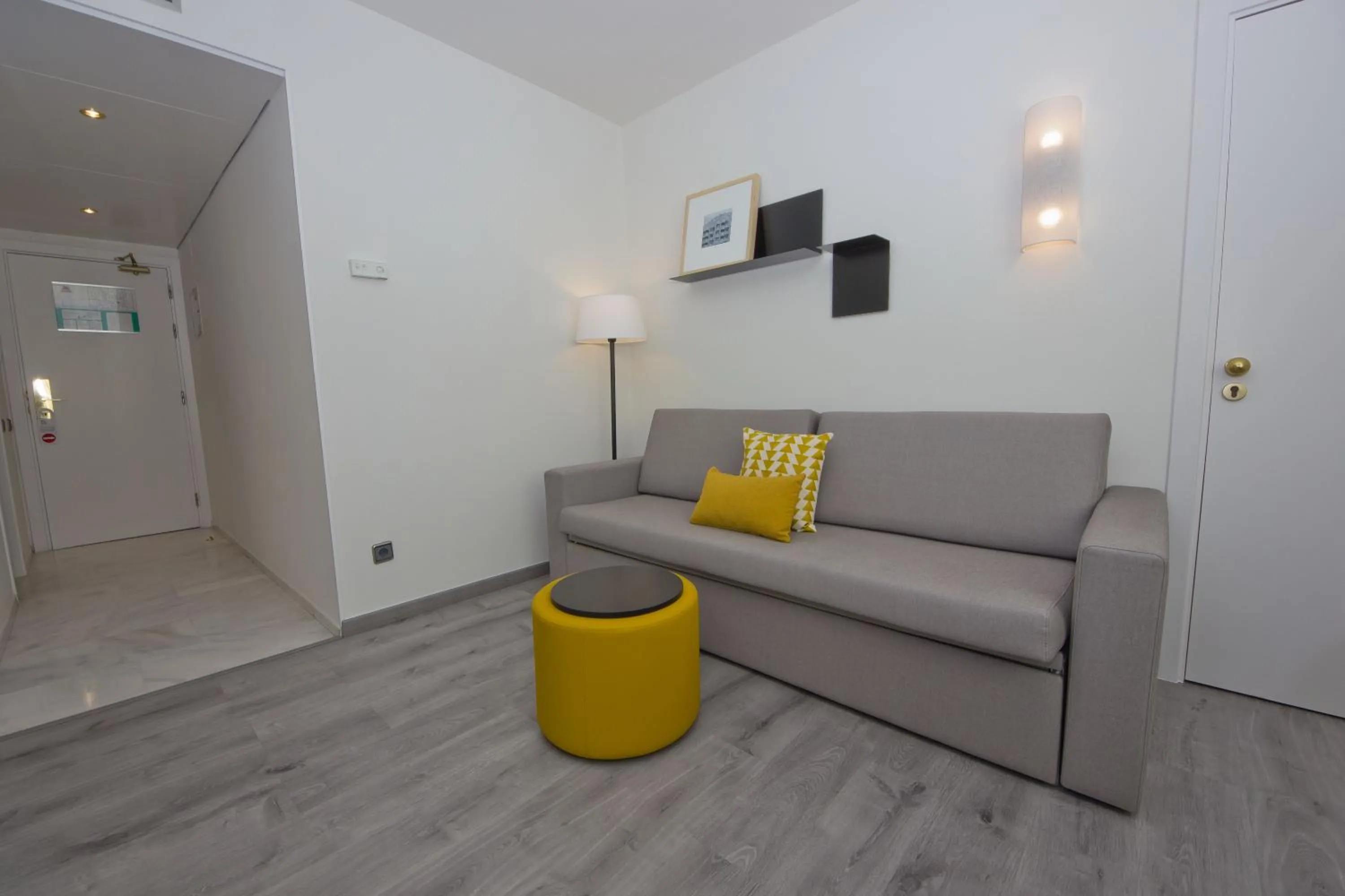 Living room in Aparthotel Atenea Valles