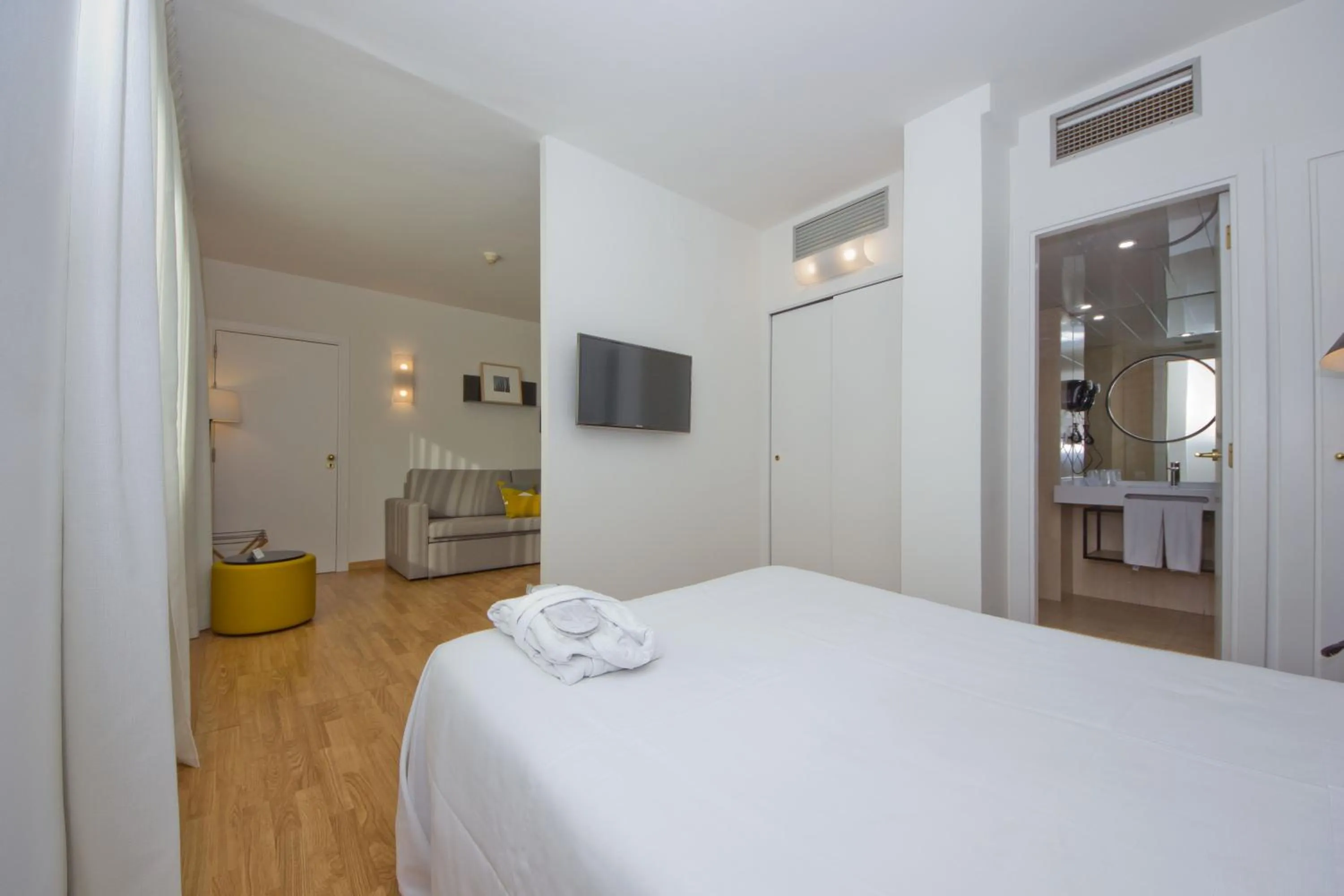 Bed in Aparthotel Atenea Valles