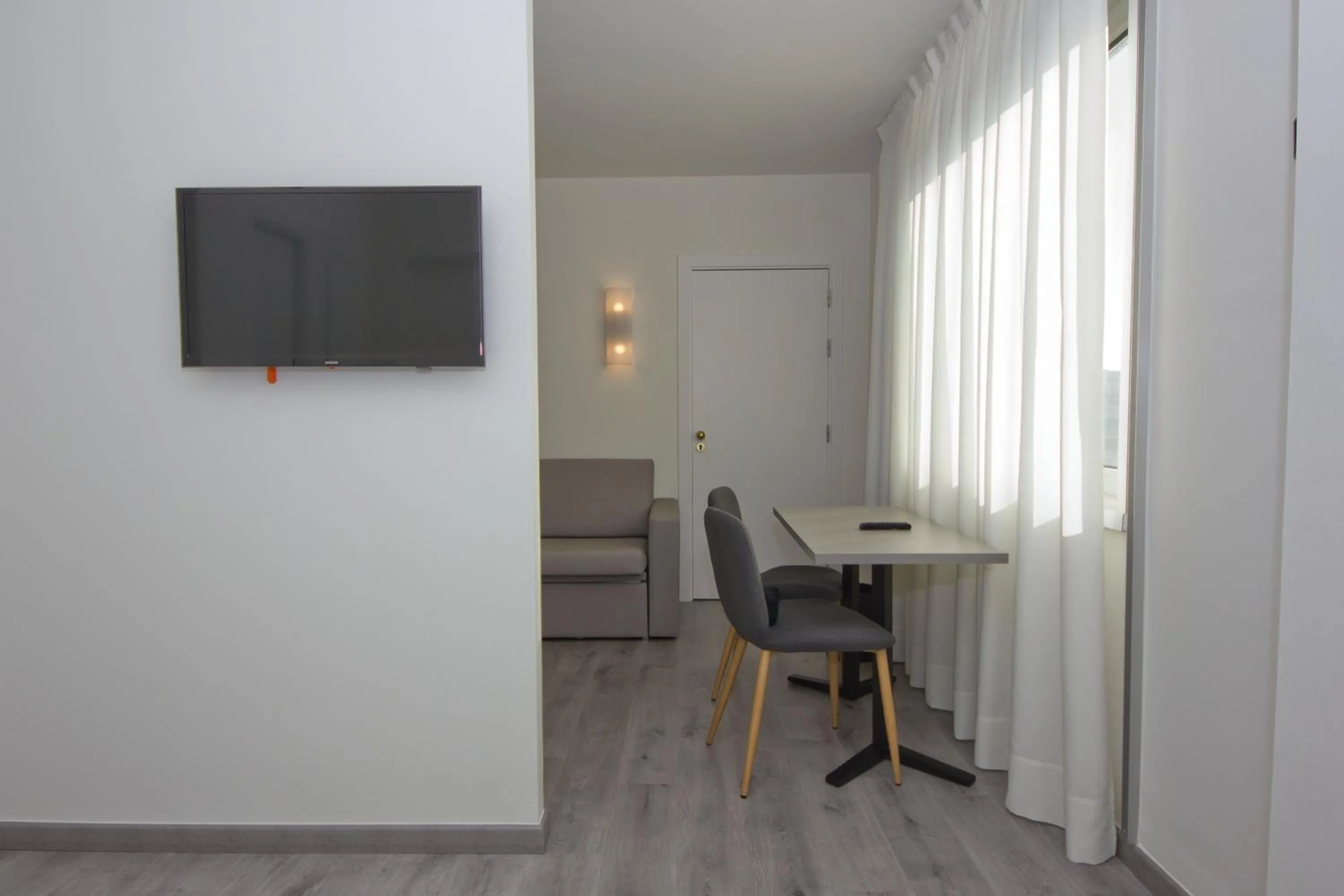 TV and multimedia in Aparthotel Atenea Valles