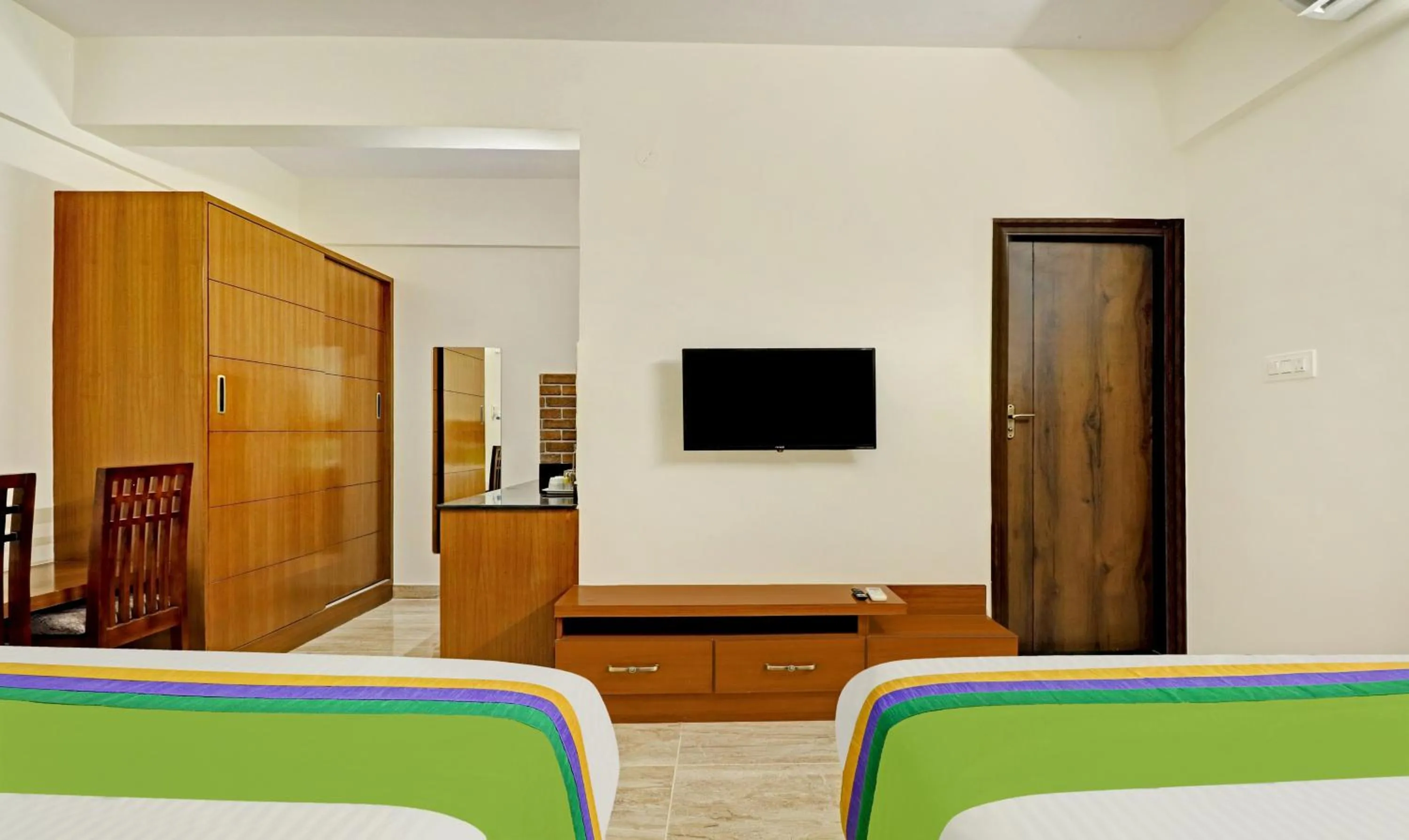 TV and multimedia in Treebo Celebrity Hotels And Suites