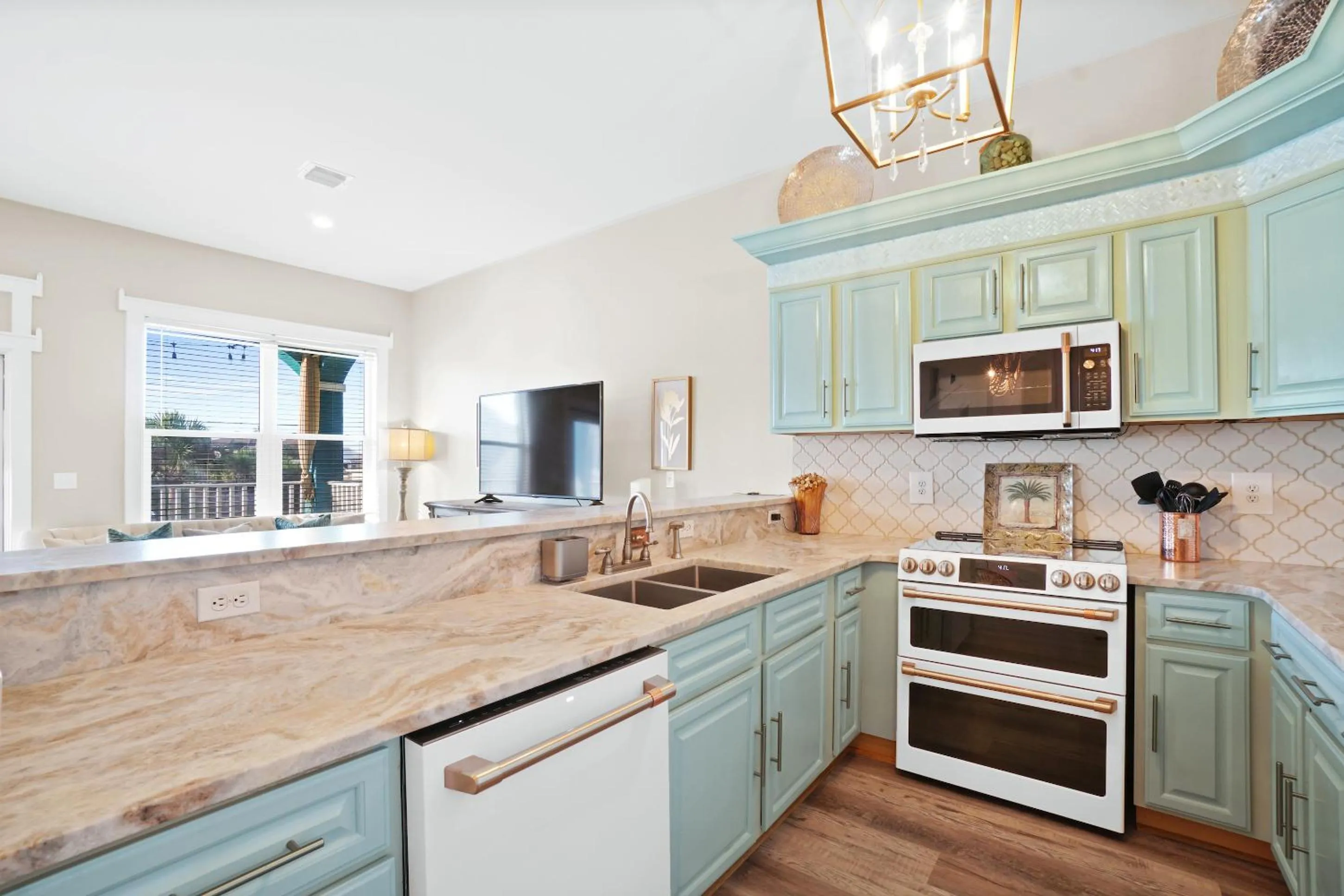 Kitchen or kitchenette in Beach House - Dreams Come True by Panhandle Getaways