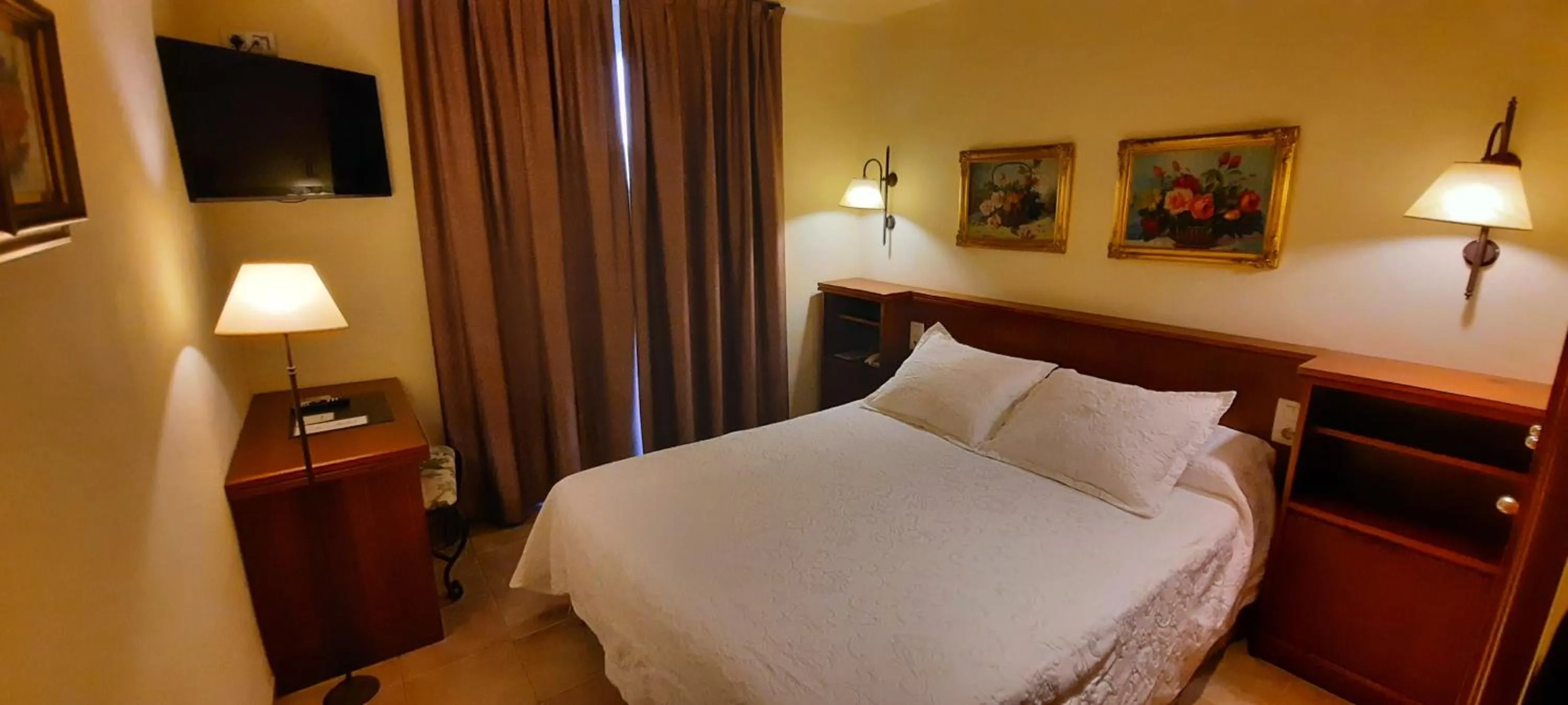 Photo of the whole room, Bed in Sant Jordi