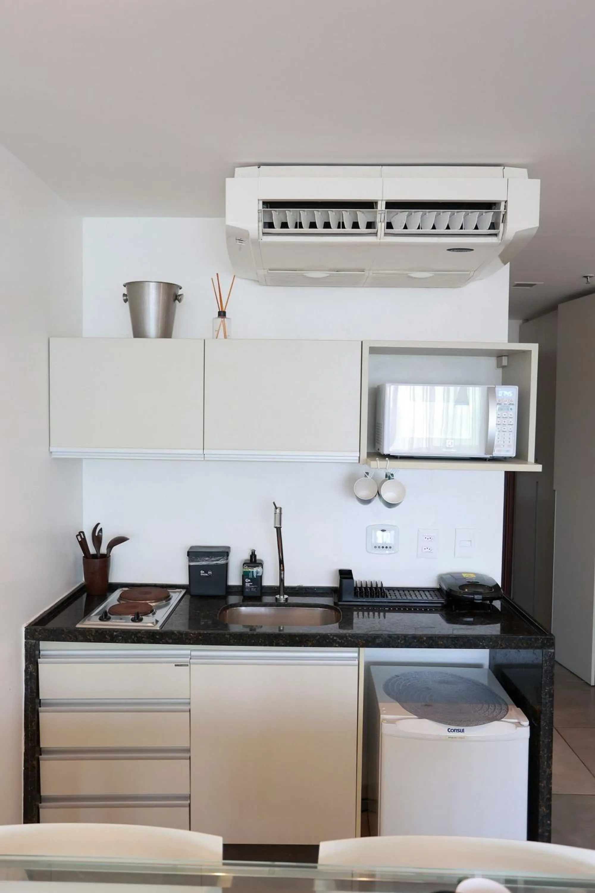 Kitchen or kitchenette in Ritz Suítes-Maceió, Flat a Beira mar de temporada