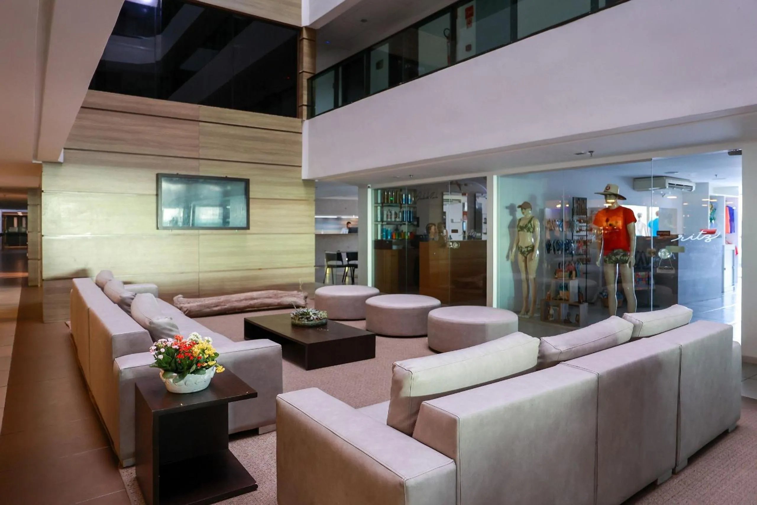 Communal lounge/ TV room in Ritz Suítes-Maceió, Flat a Beira mar de temporada