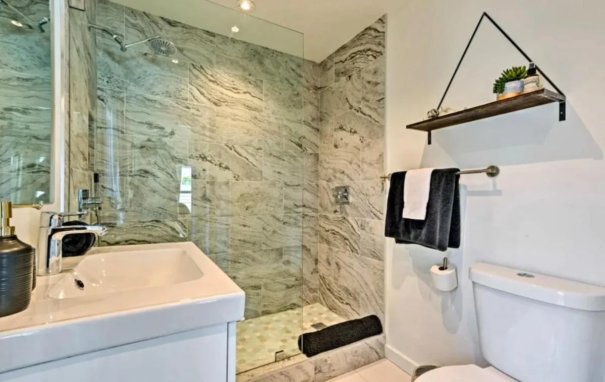 Amarillo House - Luxury Home with Pool & Spa