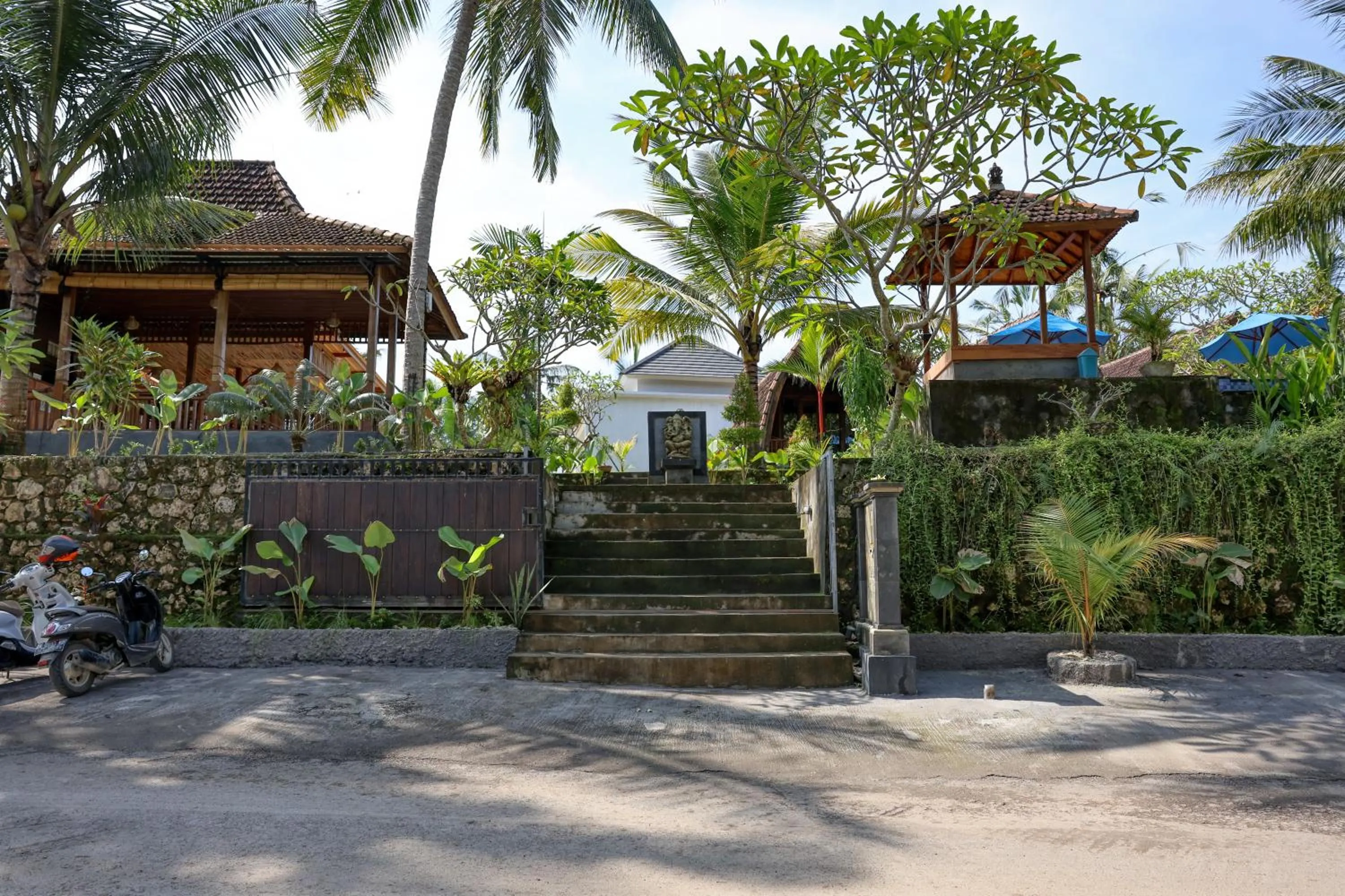 Facade/entrance in Kelingking Tatakan Villa