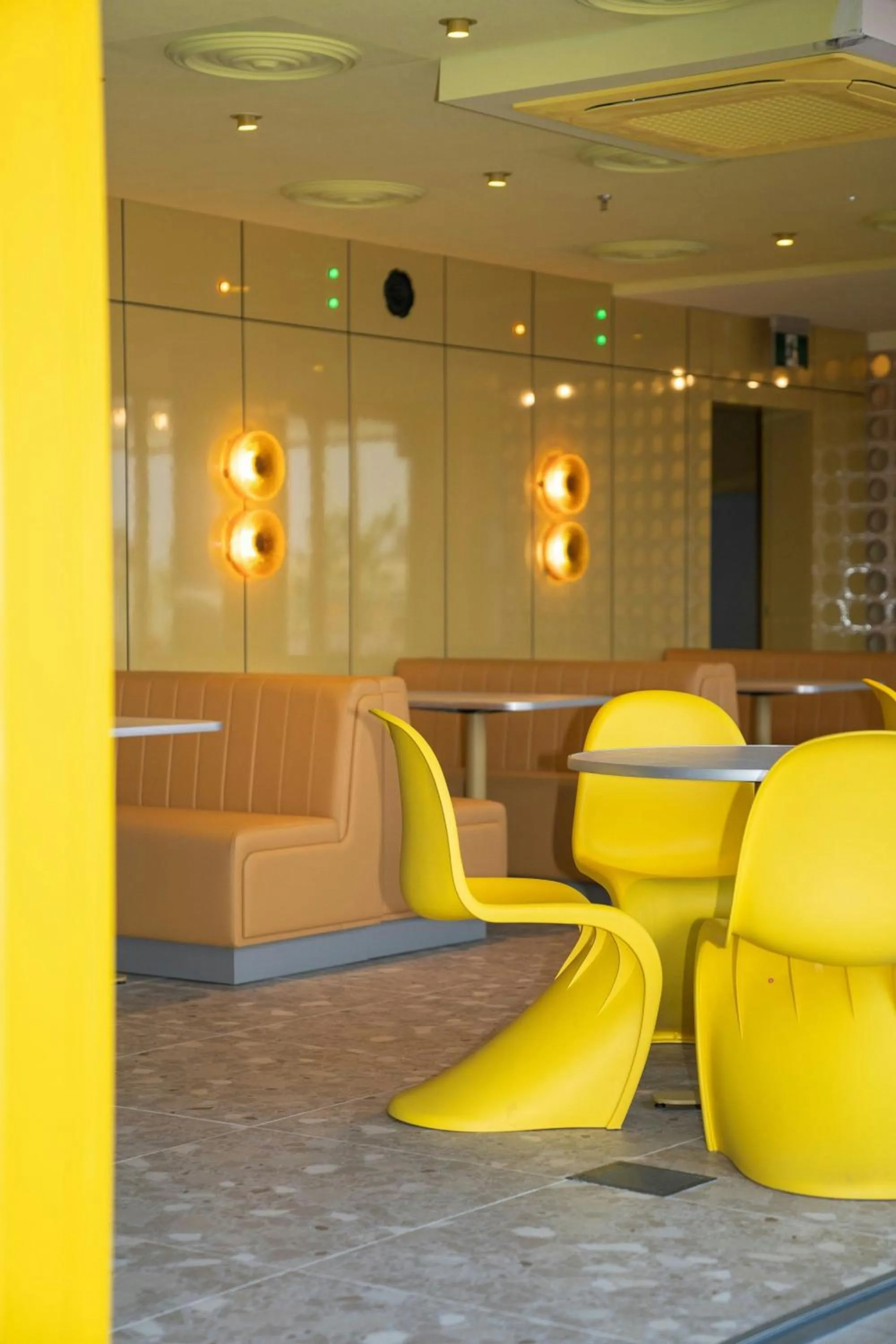 Restaurant/places to eat in Moxy Barcelona