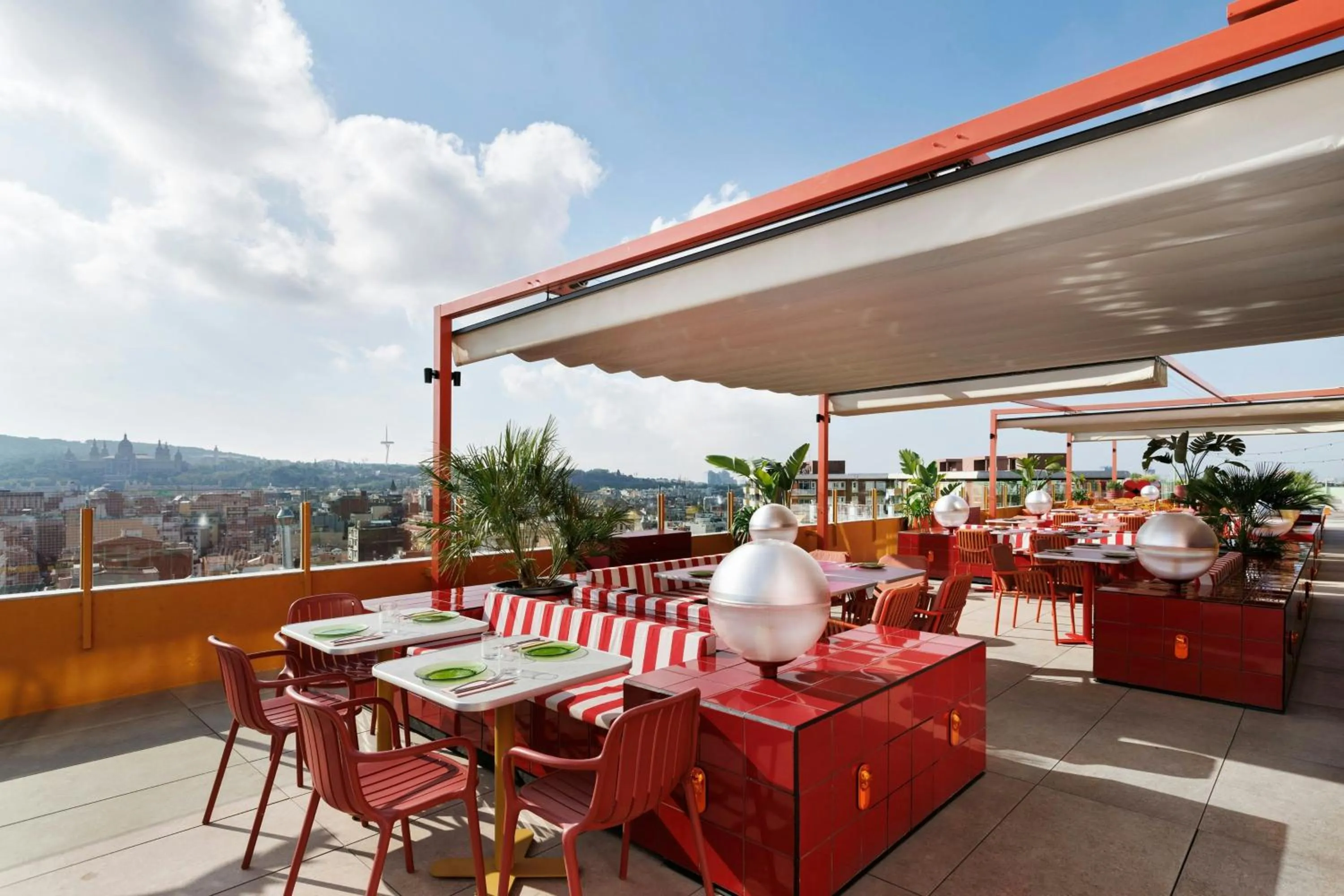 Restaurant/places to eat in Moxy Barcelona