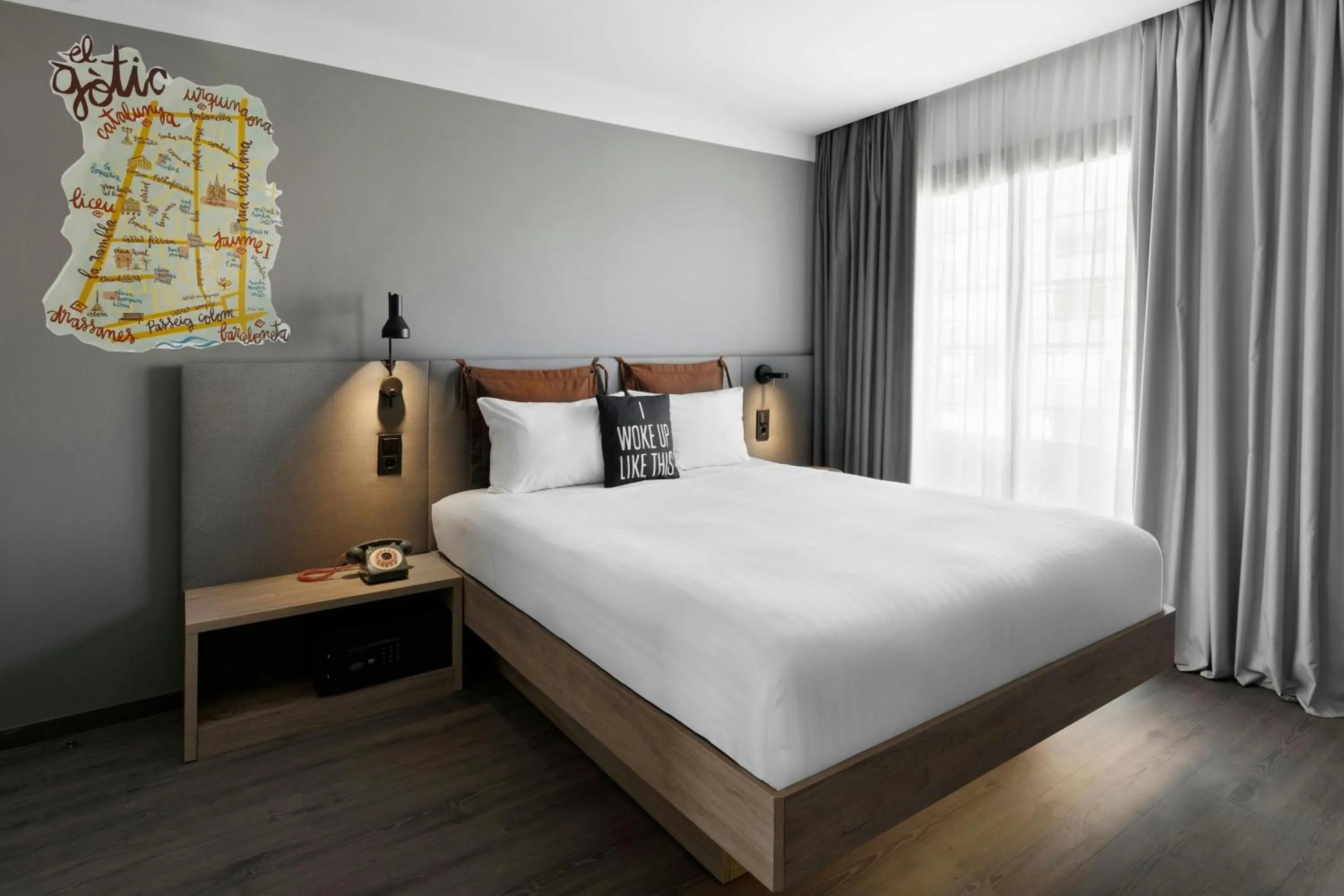 Lounge or bar, Bed in Moxy Barcelona