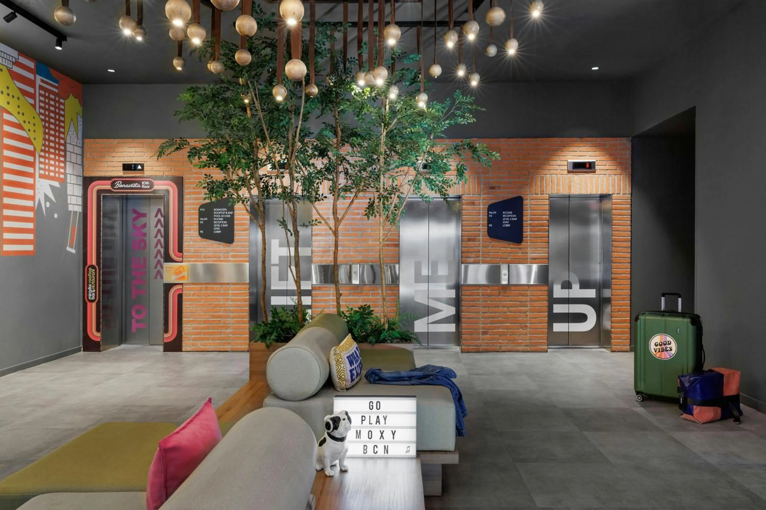 Lounge or bar in Moxy Barcelona