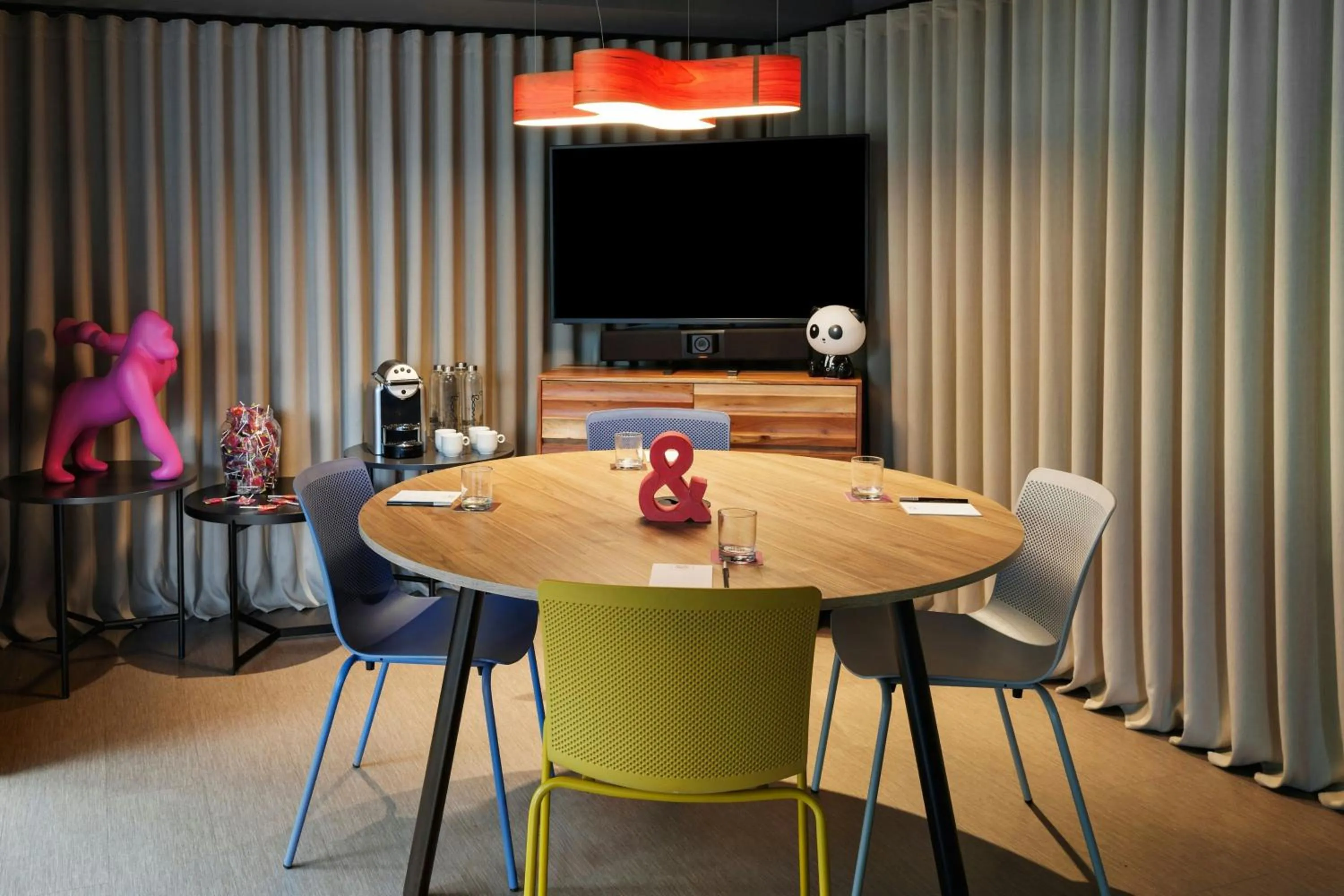 Meeting/conference room in Moxy Barcelona