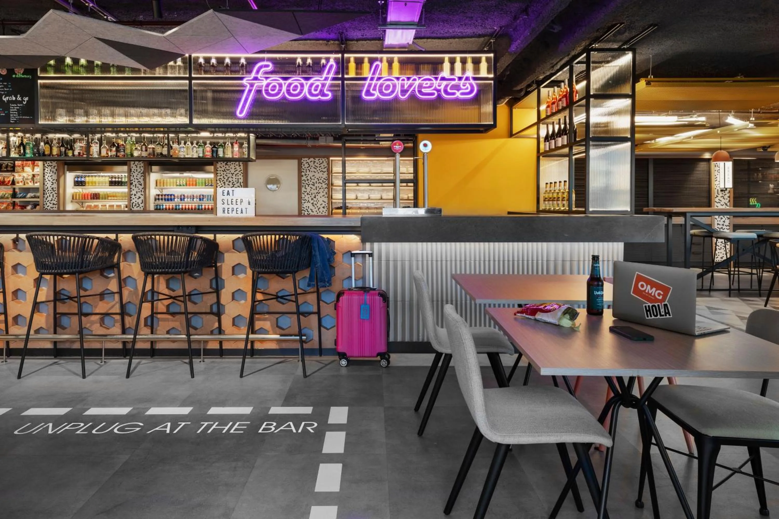 Restaurant/places to eat in Moxy Barcelona