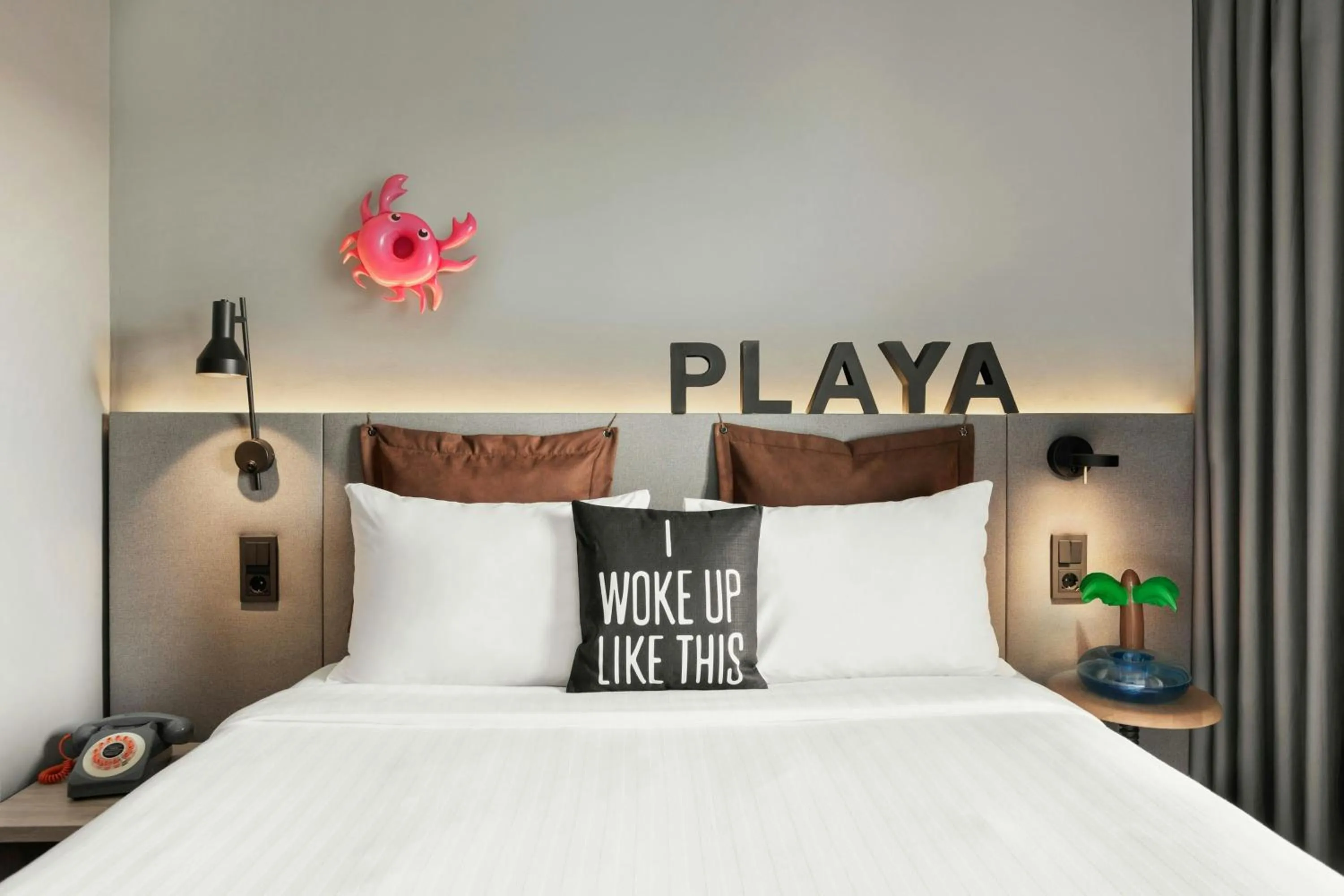 Photo of the whole room, Bed in Moxy Barcelona
