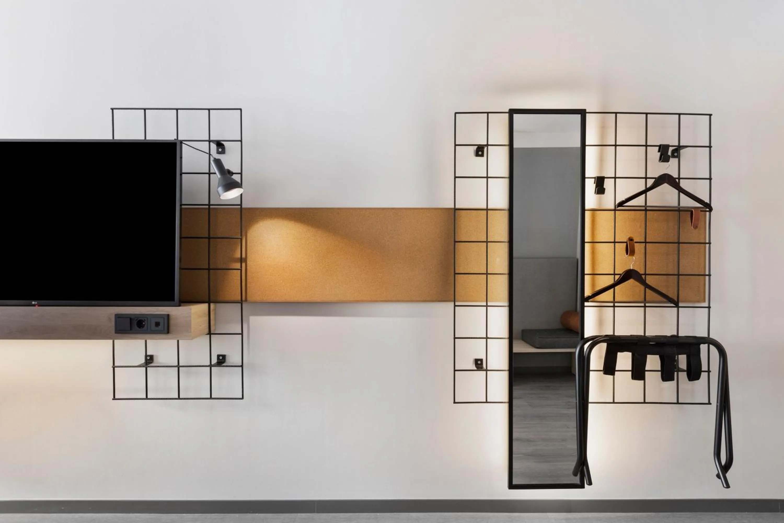 Photo of the whole room in Moxy Barcelona