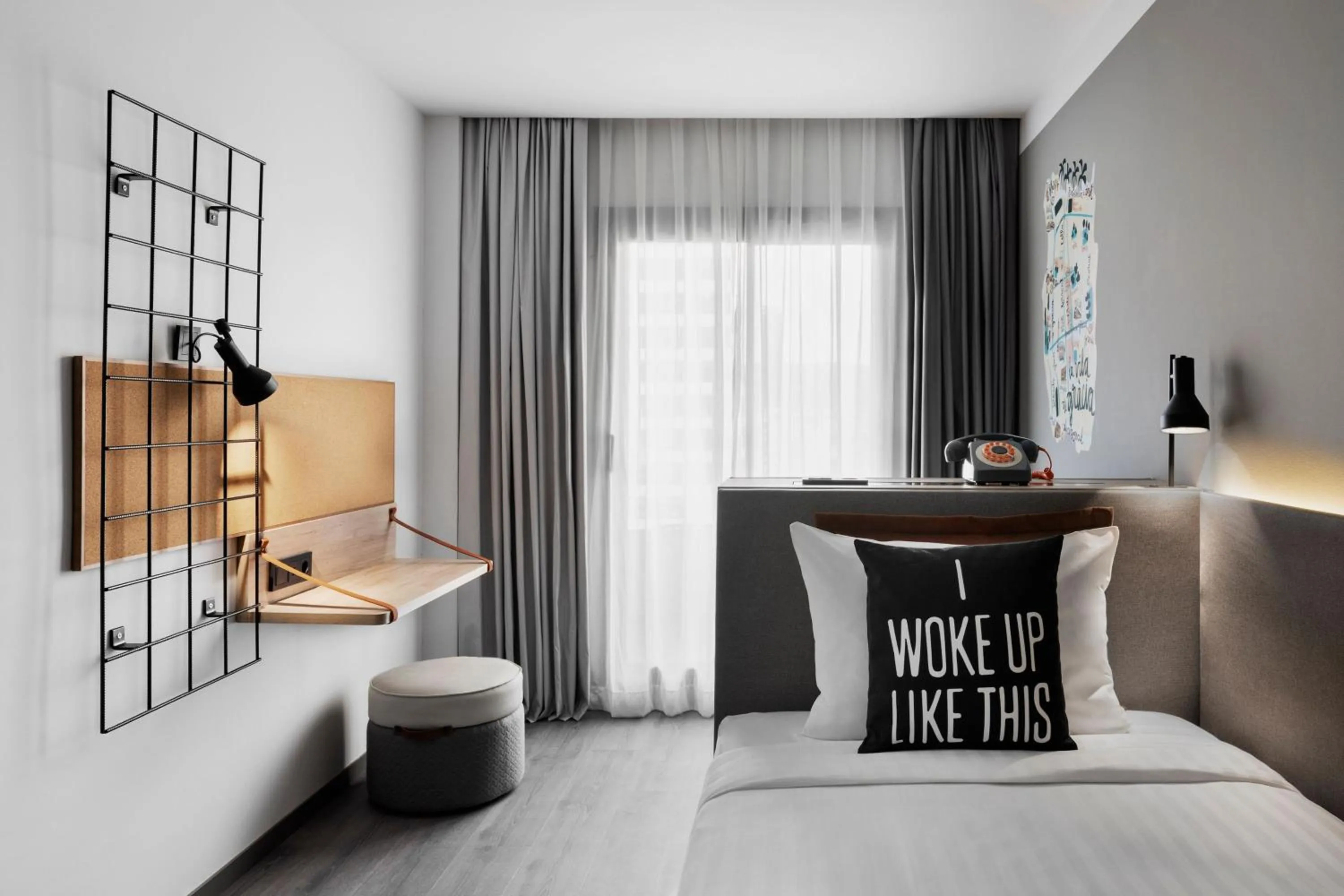 Photo of the whole room in Moxy Barcelona