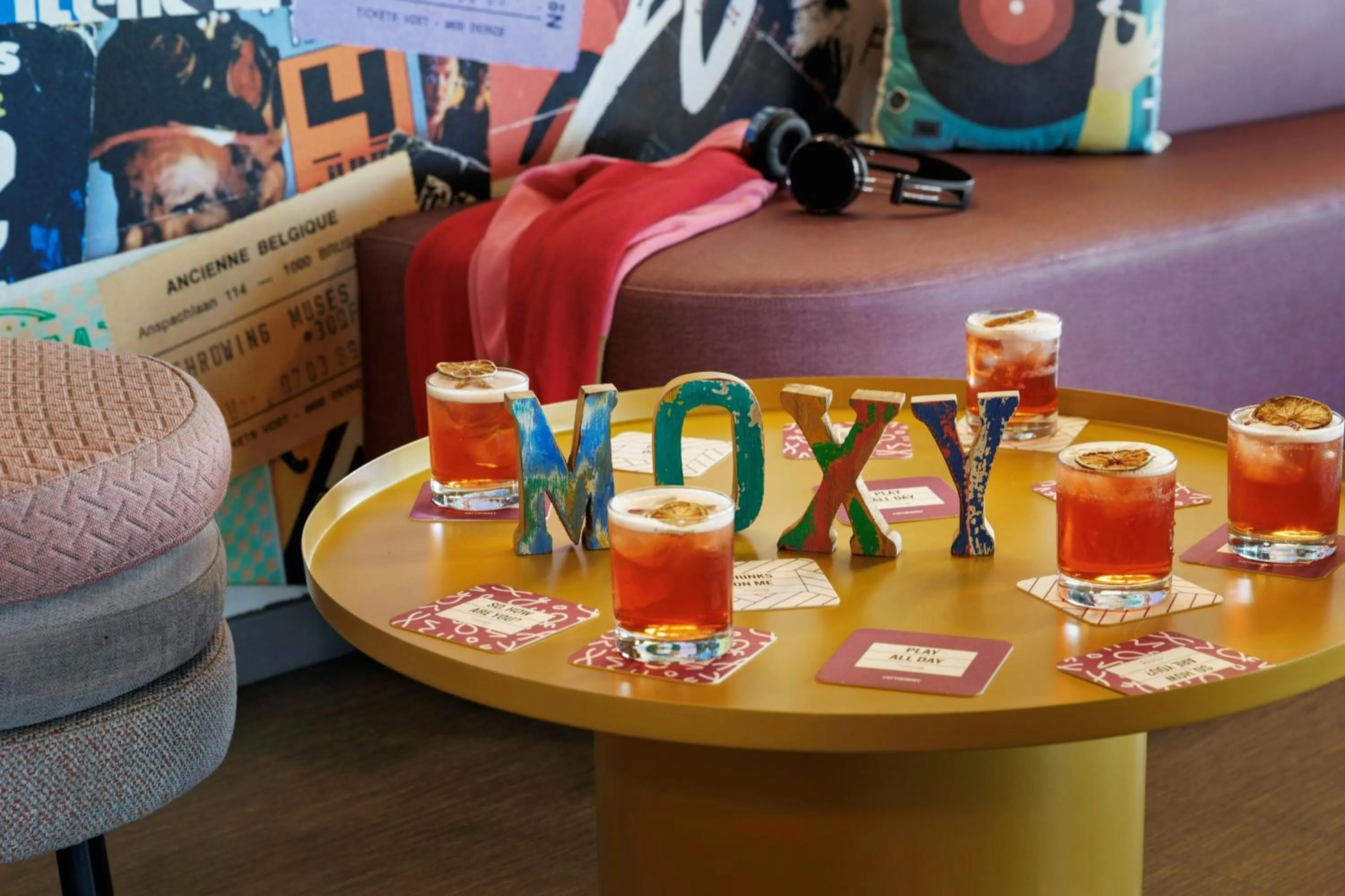 Lounge or bar in Moxy Barcelona