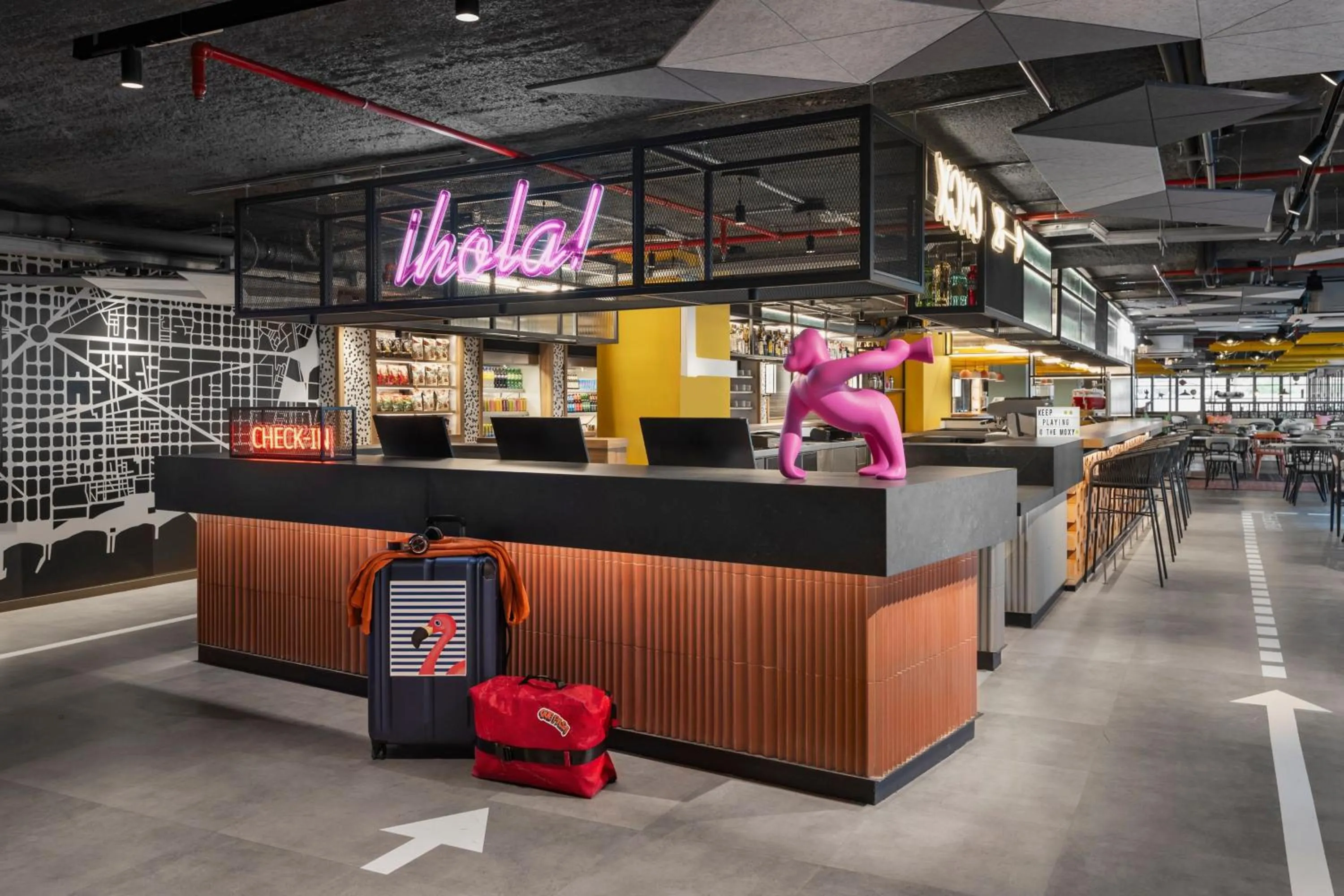 Lounge or bar in Moxy Barcelona