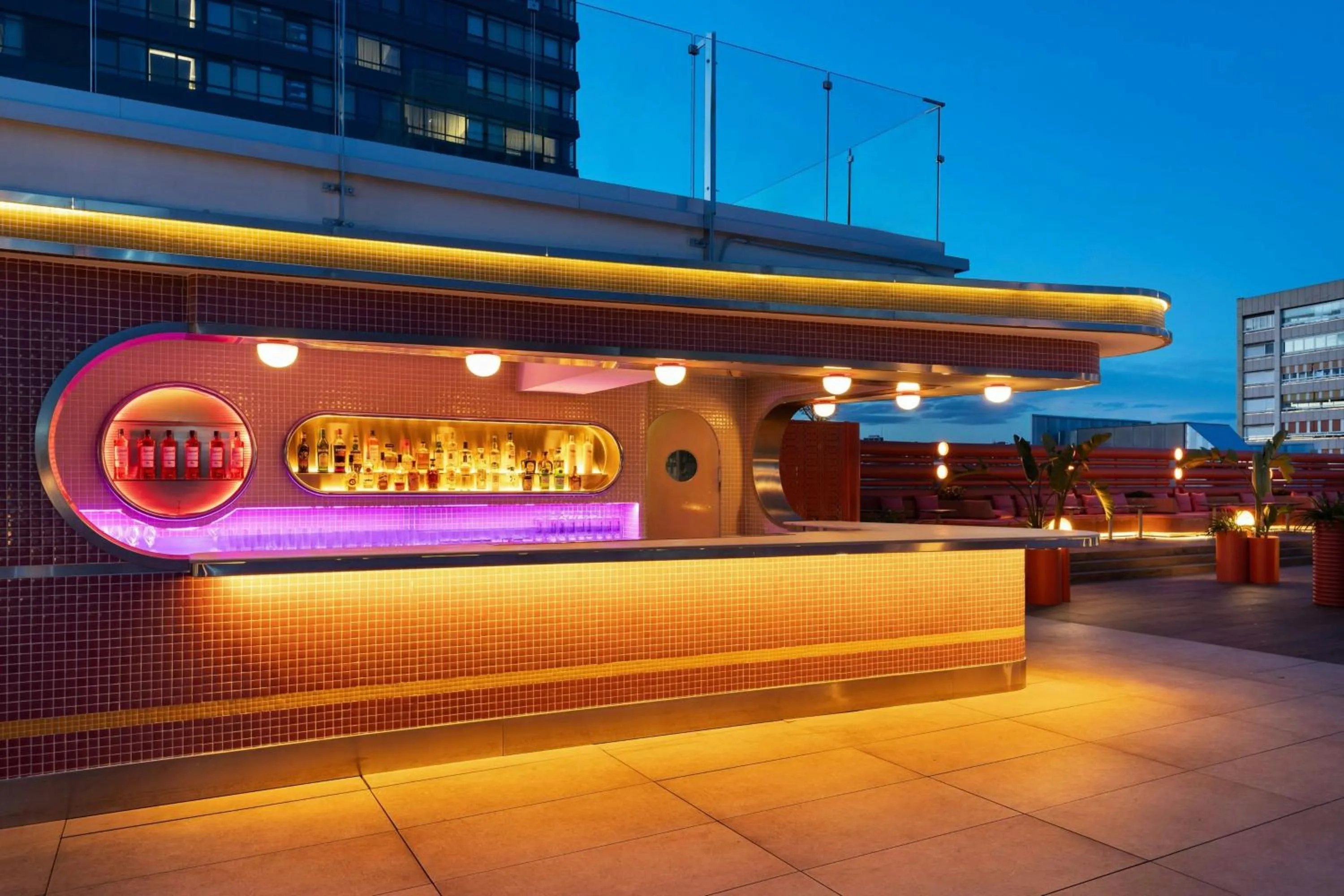 Lounge or bar in Moxy Barcelona