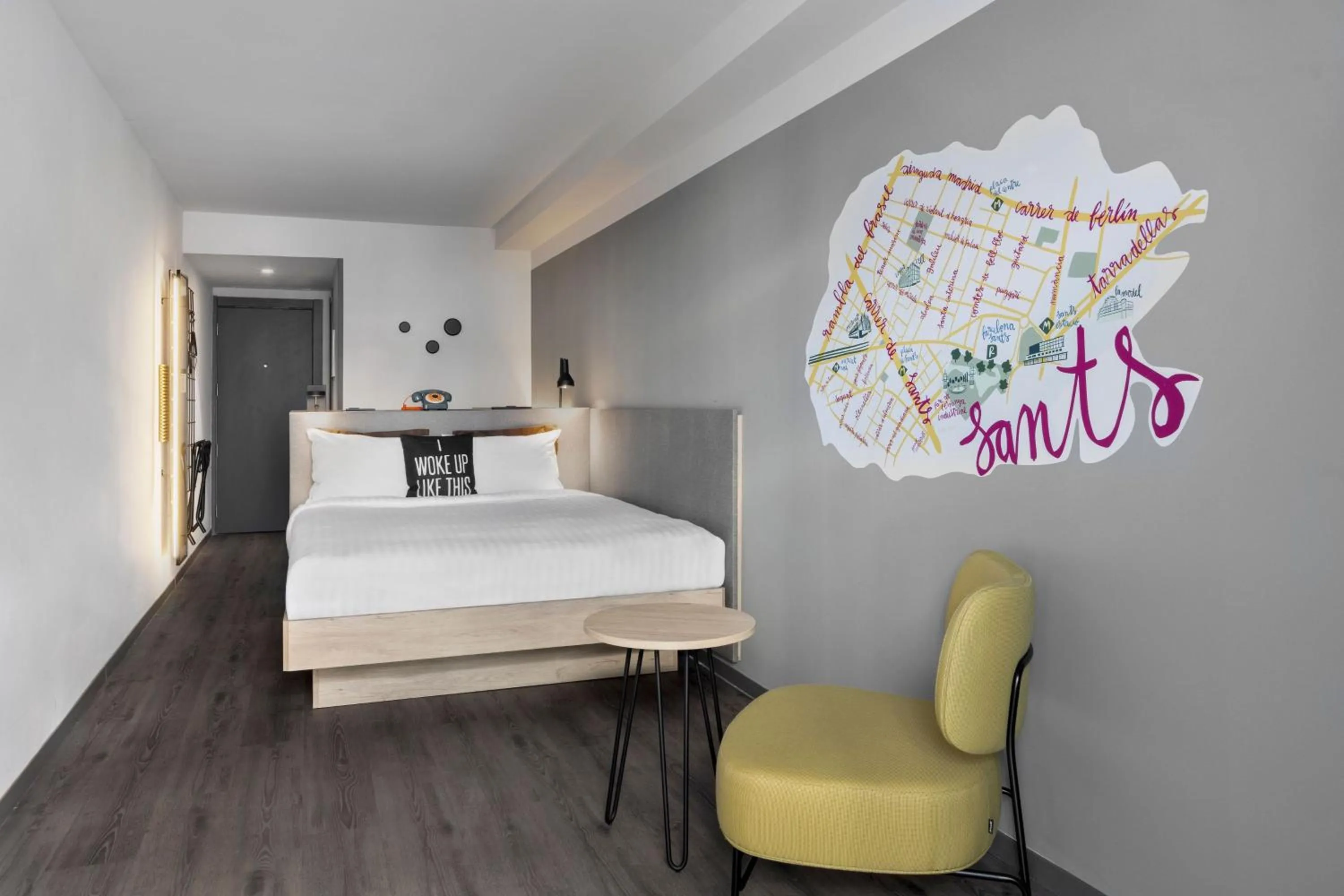 Lounge or bar, Bed in Moxy Barcelona