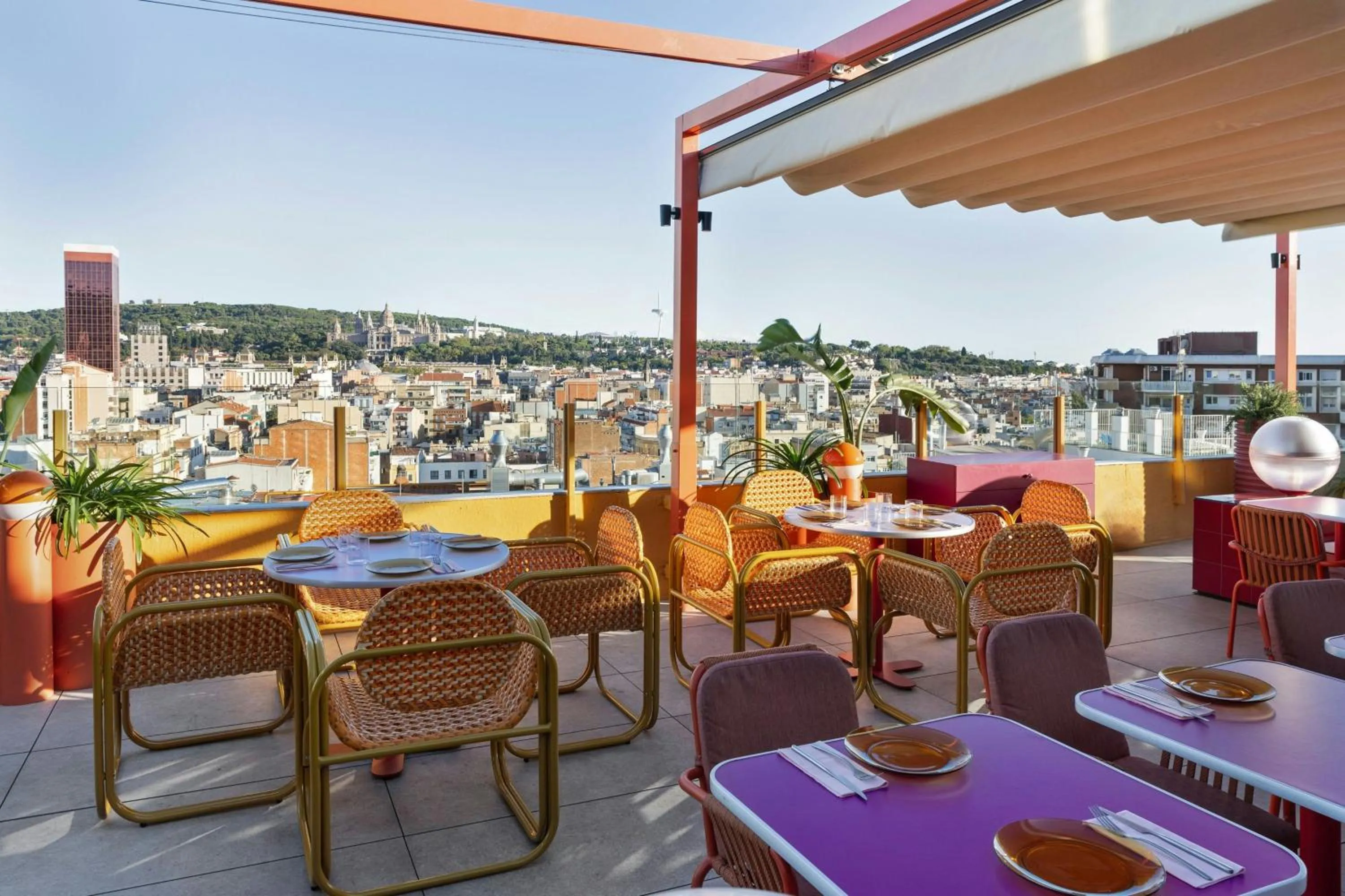 Lounge or bar in Moxy Barcelona