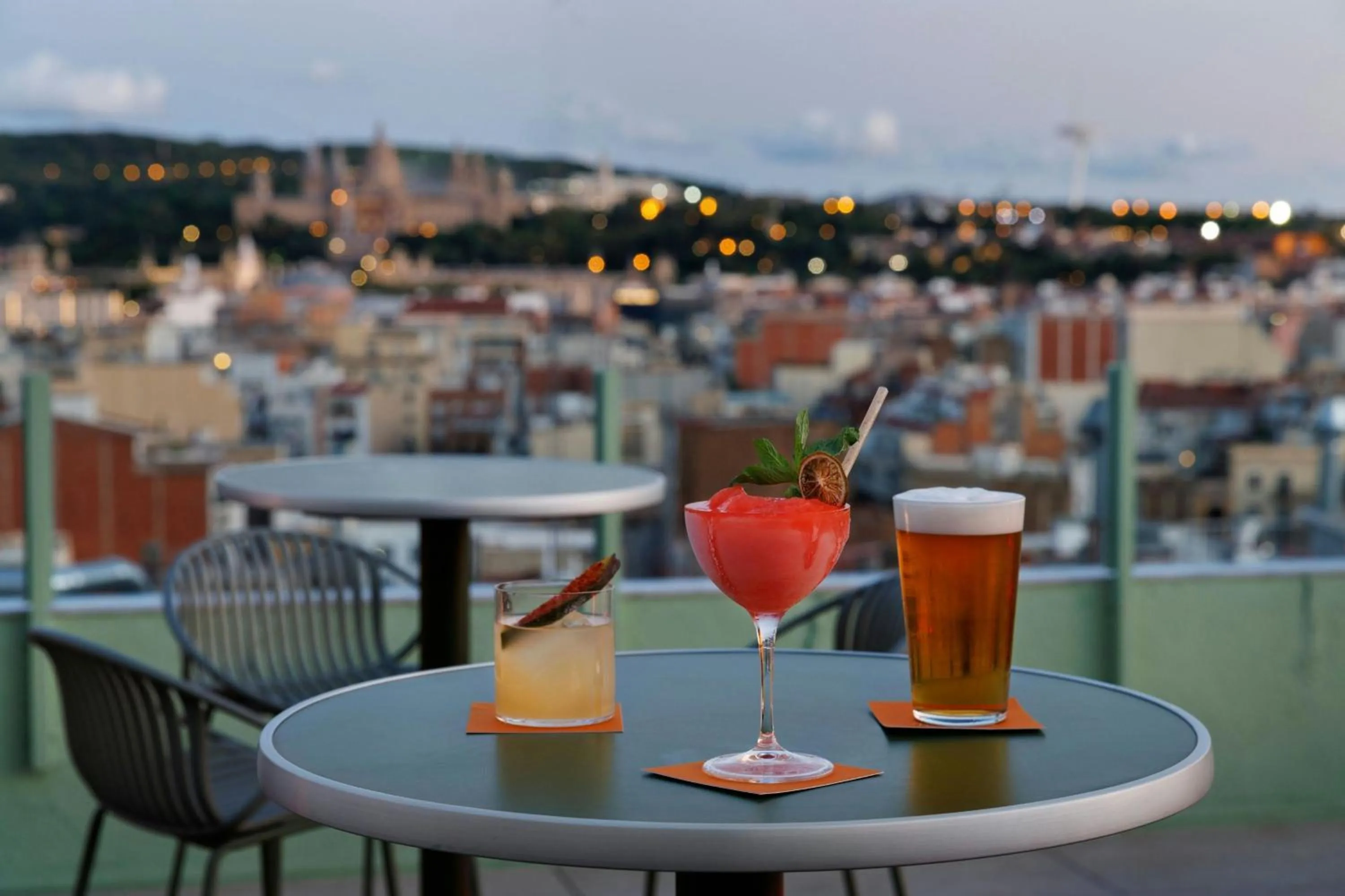 Lounge or bar in Moxy Barcelona