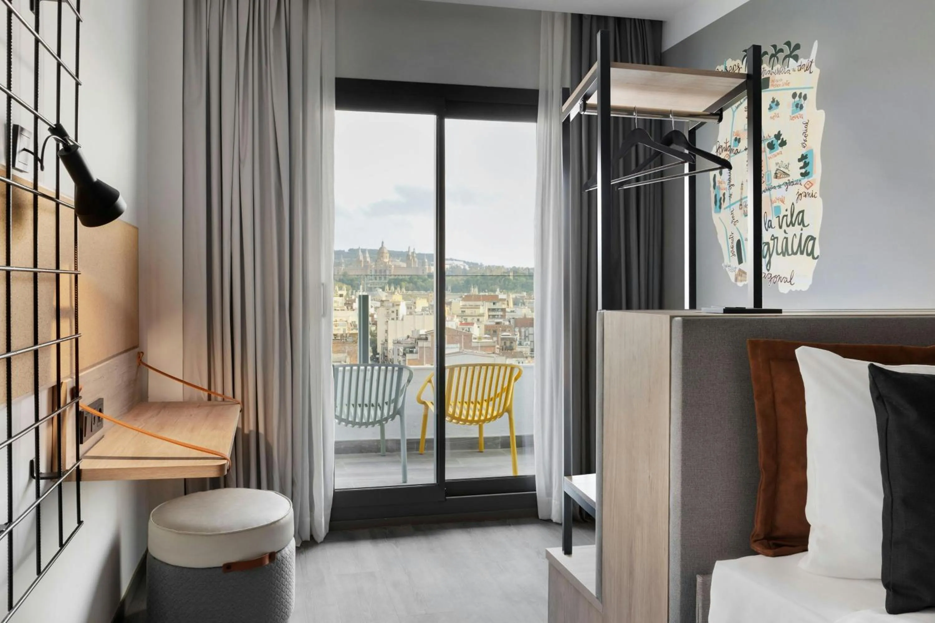 Photo of the whole room, Bed in Moxy Barcelona