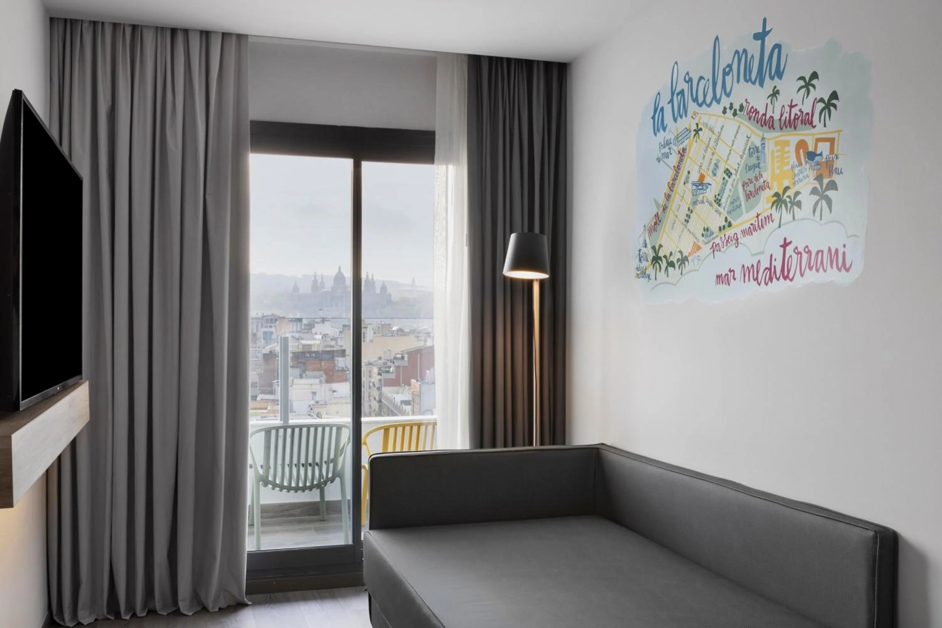 Photo of the whole room in Moxy Barcelona