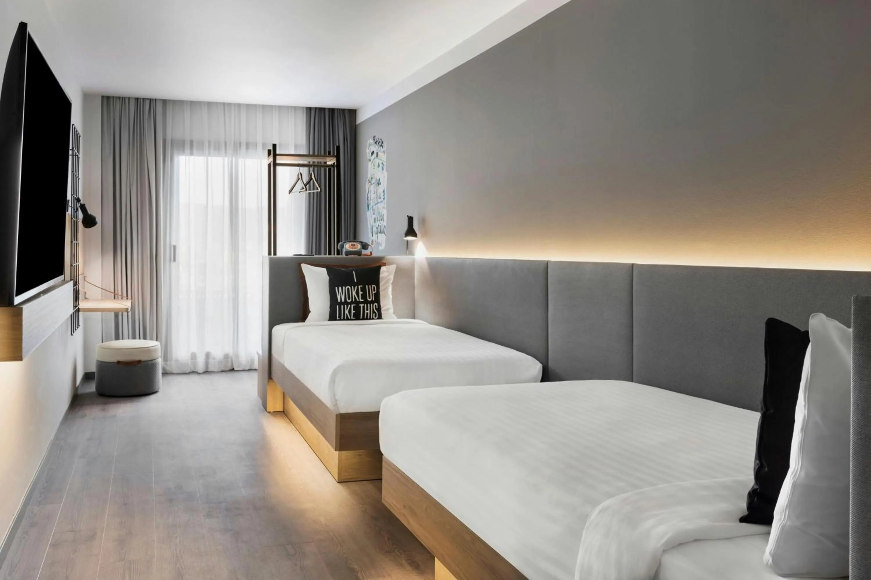Lounge or bar, Bed in Moxy Barcelona