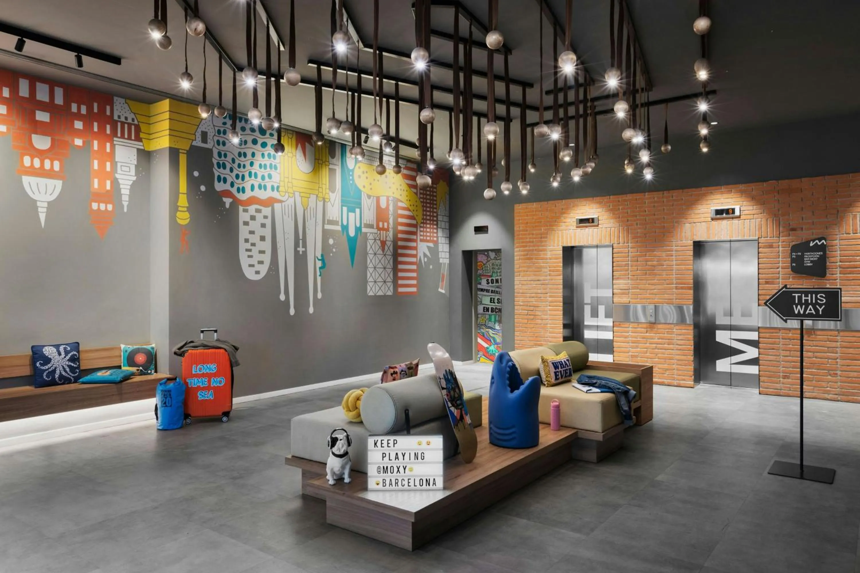Lobby or reception in Moxy Barcelona
