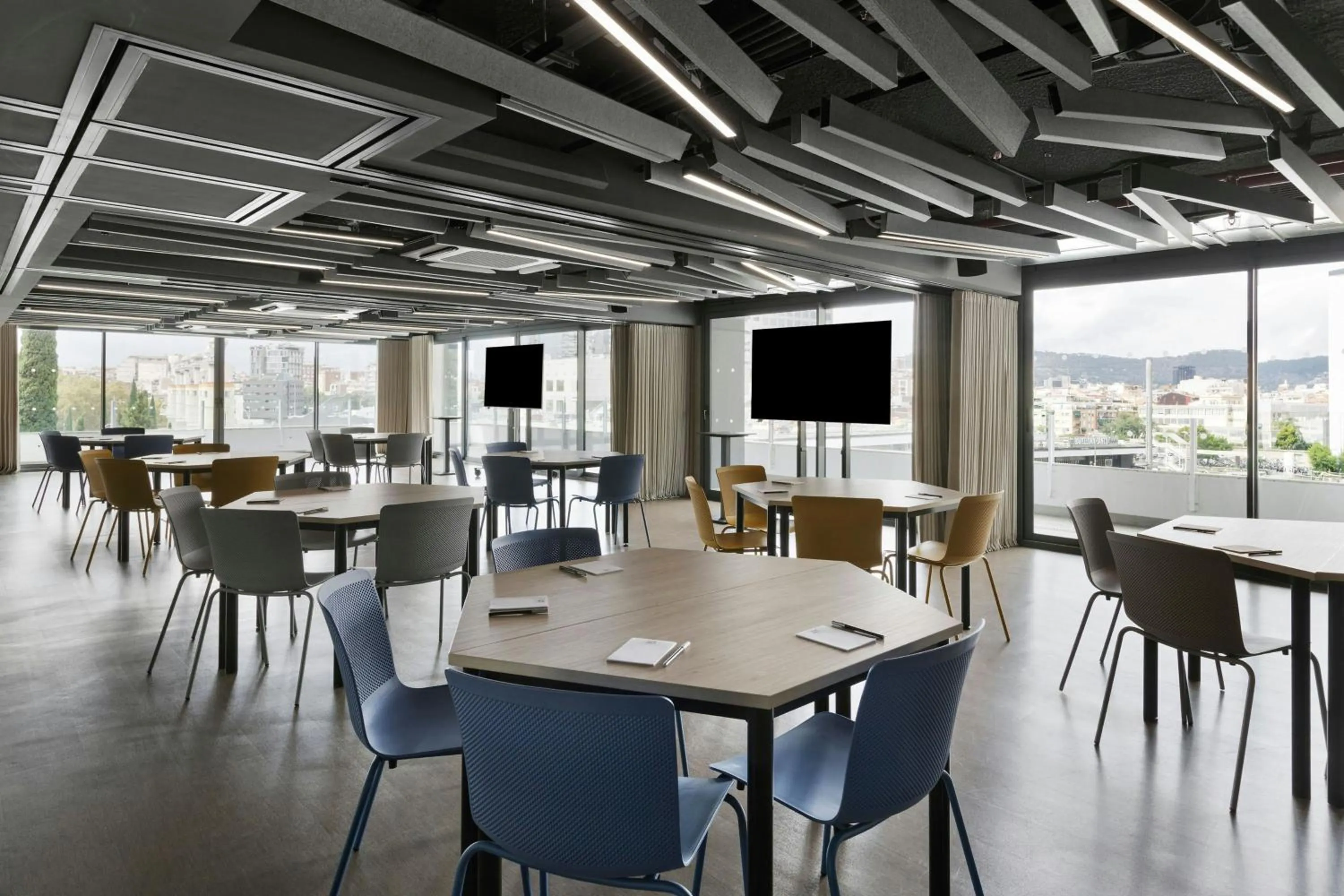 Meeting/conference room in Moxy Barcelona