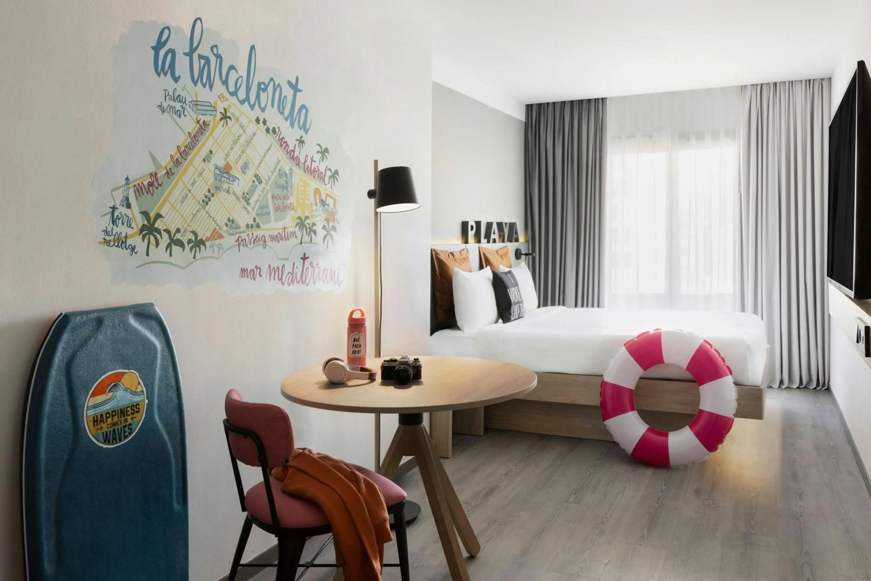 Photo of the whole room, Bed in Moxy Barcelona