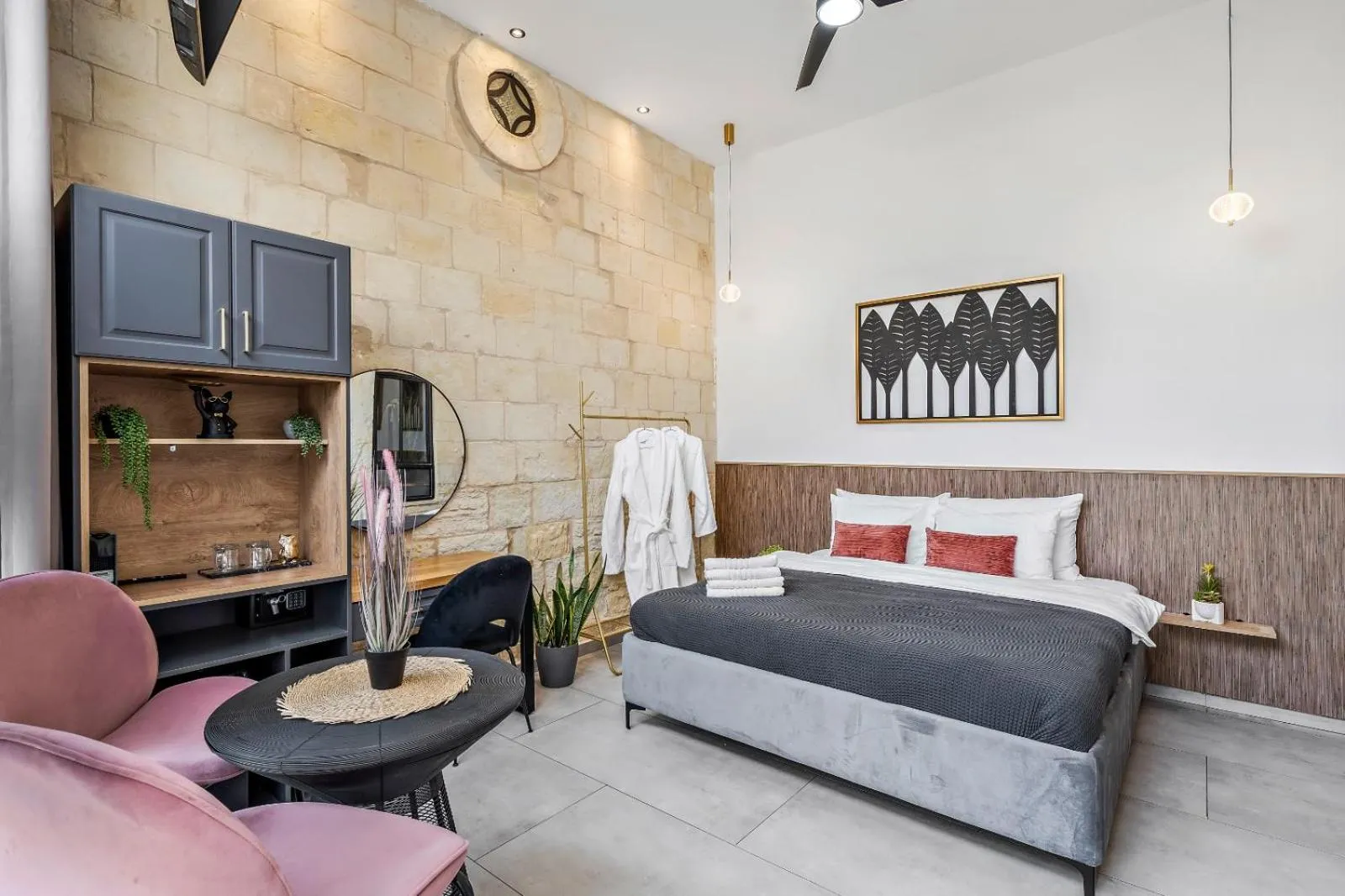 Bedroom, Bed in Old City Boutique - By La Finca Hotels