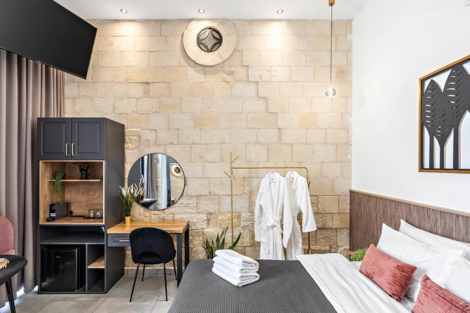 Bed in Old City Boutique - By La Finca Hotels